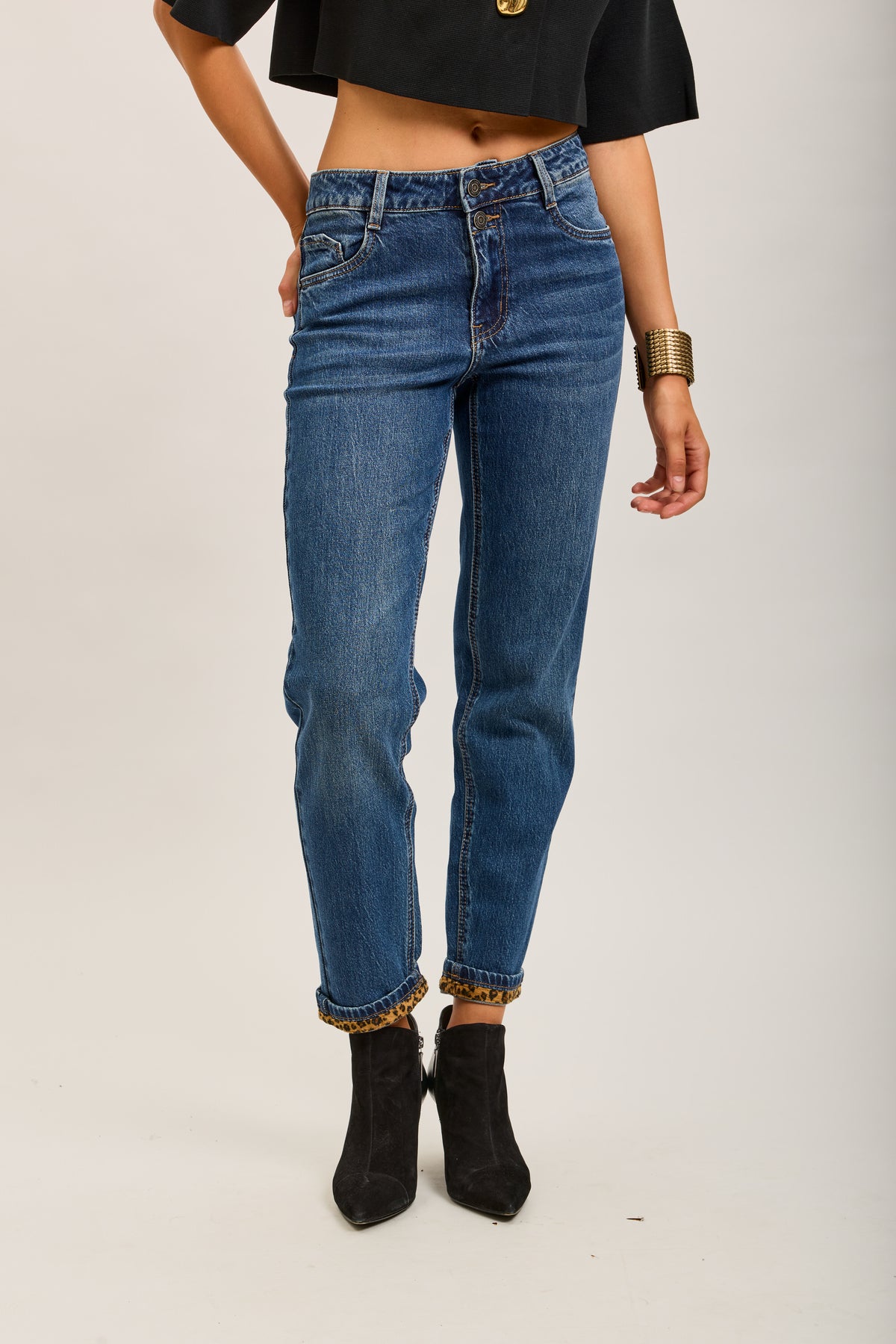 Pantalones vaqueros Mom de denim elástico con bajo de leopardo Toxik3
