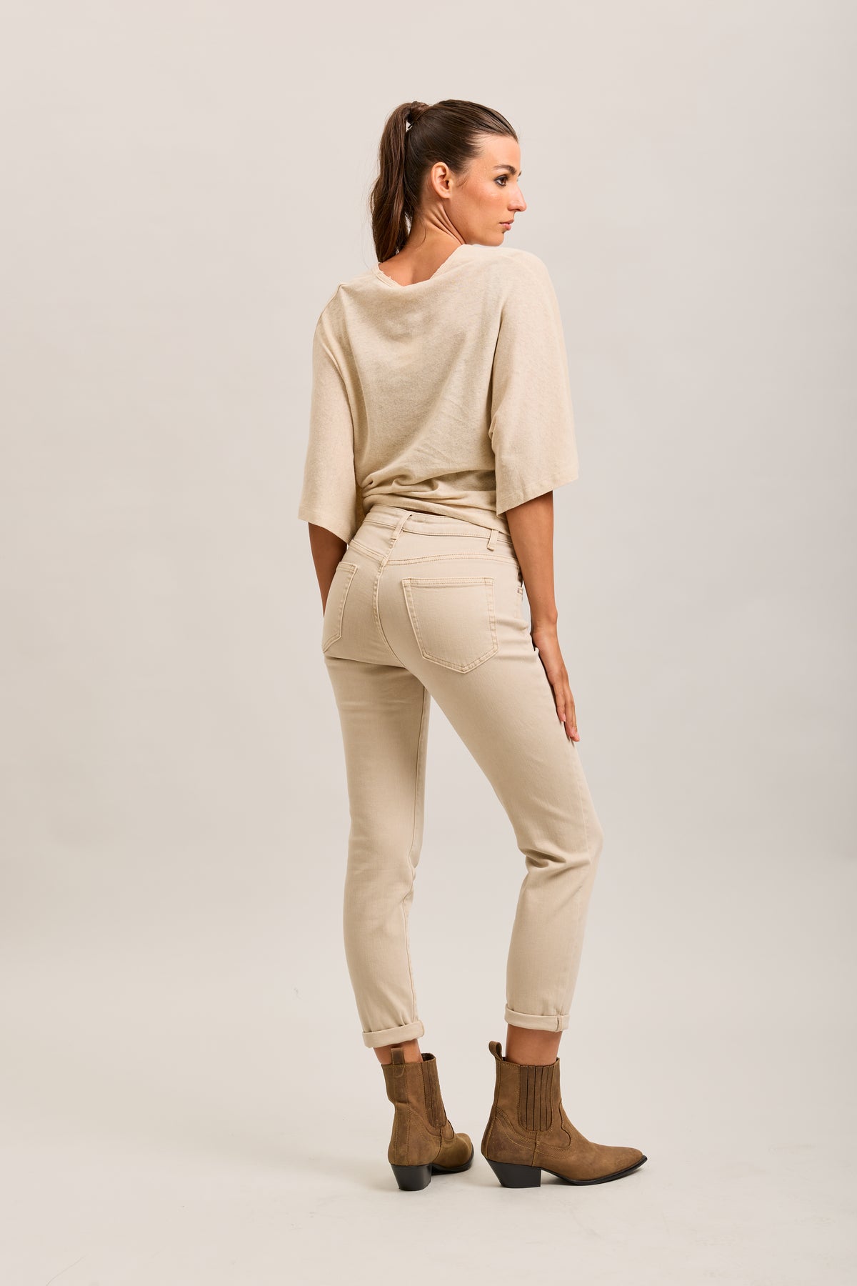 Pantalones vaqueros estilo boyfriend de denim elástico con puños minimalistas Toxik3