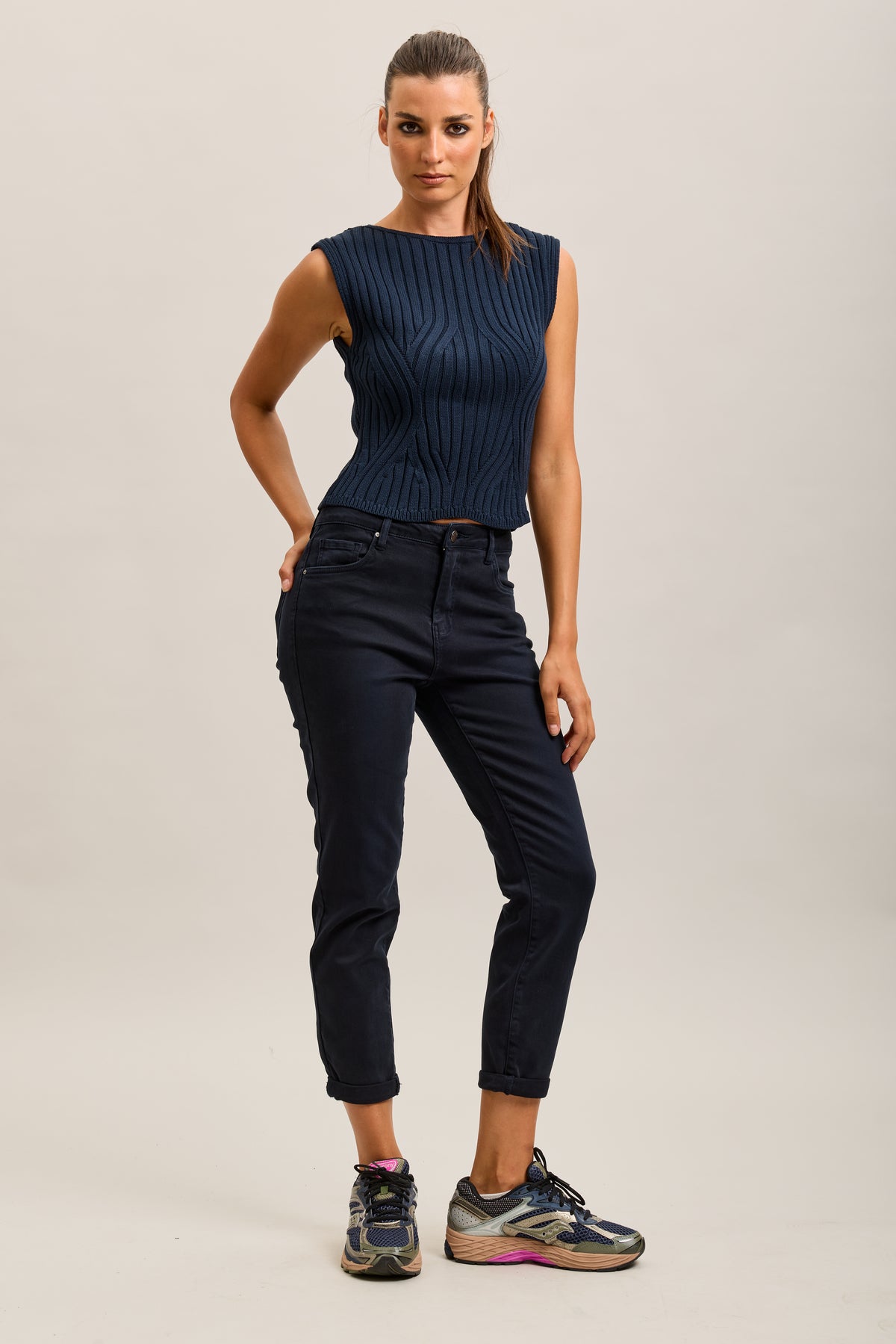 Pantalones vaqueros estilo boyfriend de denim elástico con puños minimalistas Toxik3