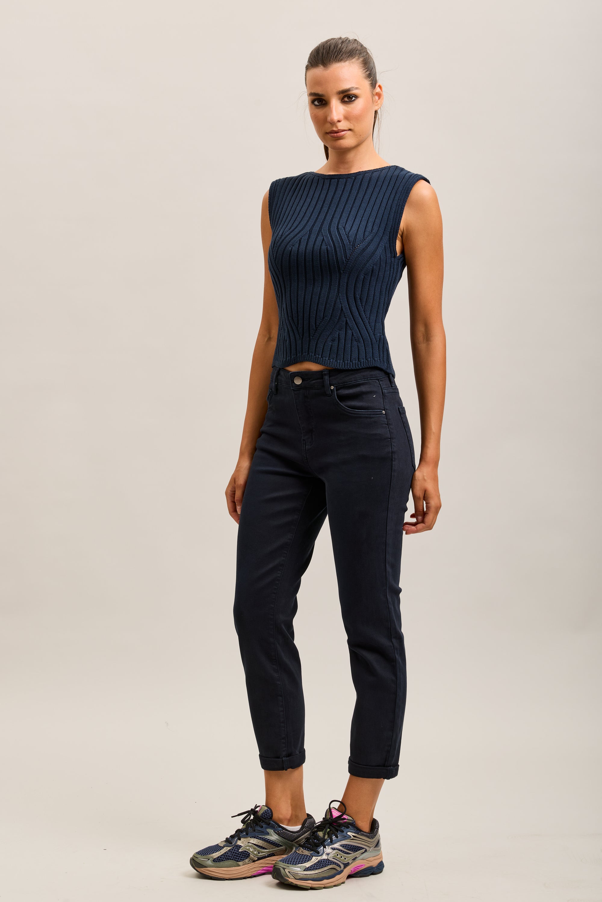 Pantalones vaqueros estilo boyfriend de denim elástico con puños minimalistas Toxik3