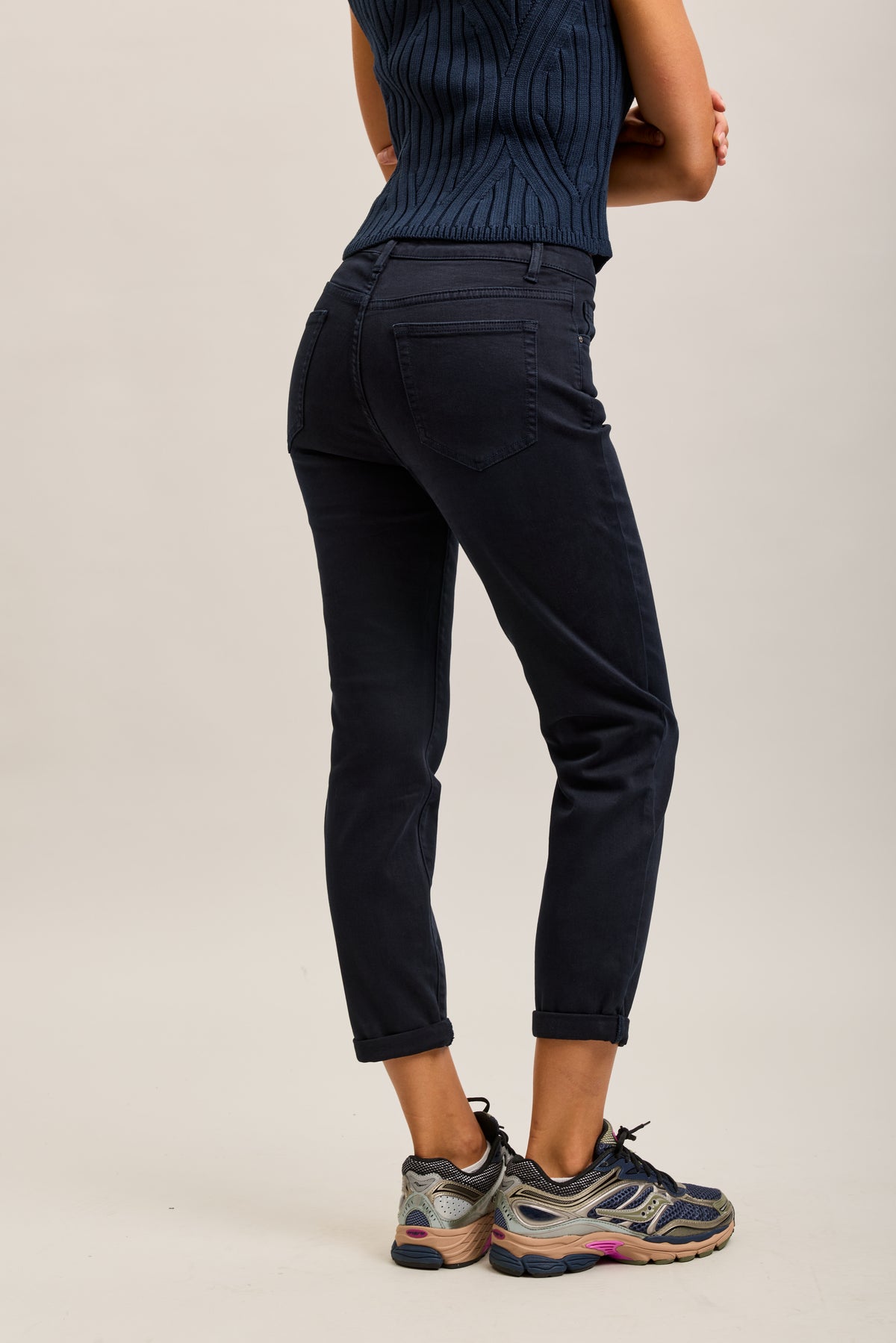 Pantalones vaqueros estilo boyfriend de denim elástico con puños minimalistas Toxik3