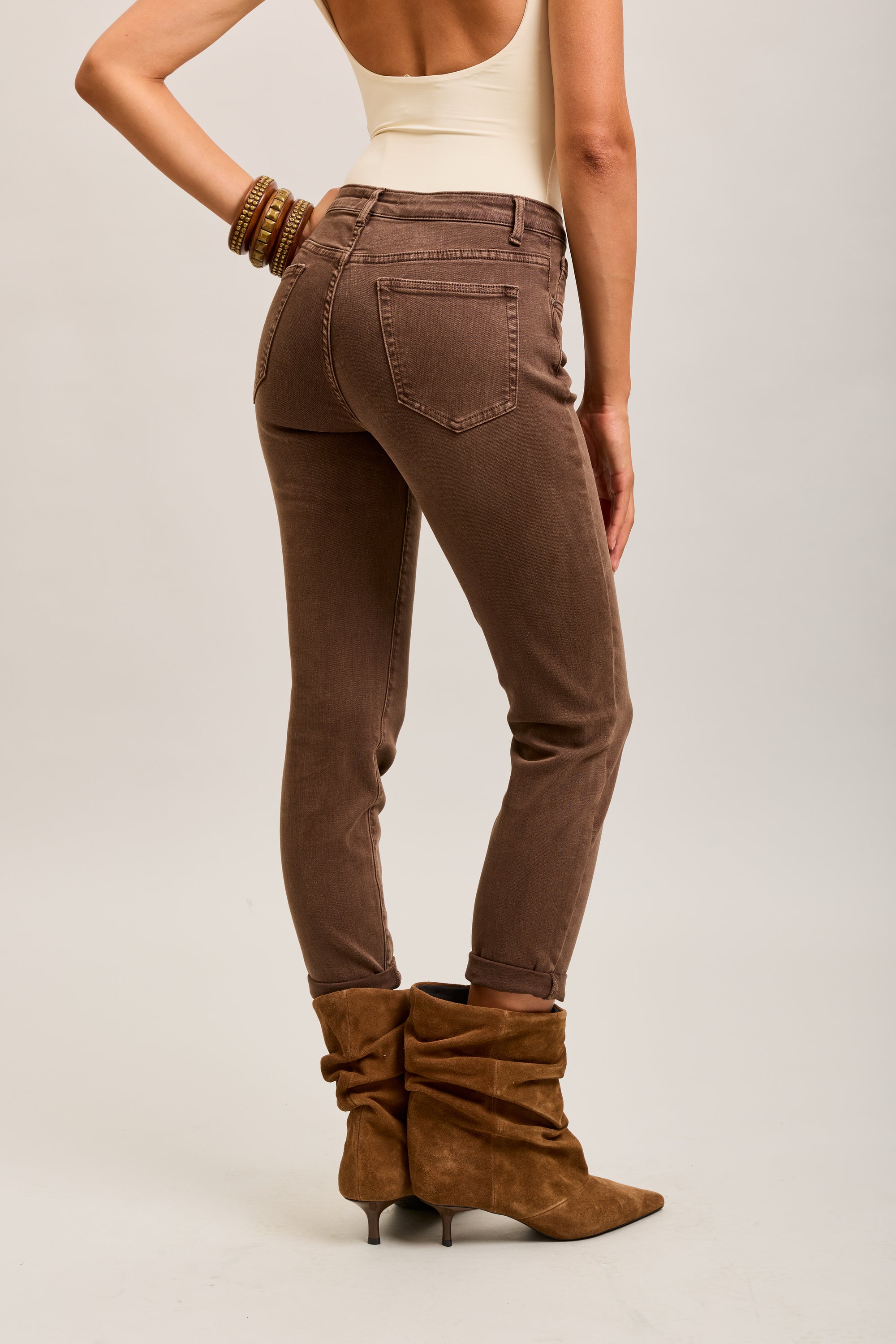 Pantalones vaqueros estilo boyfriend de denim elástico con puños minimalistas Toxik3