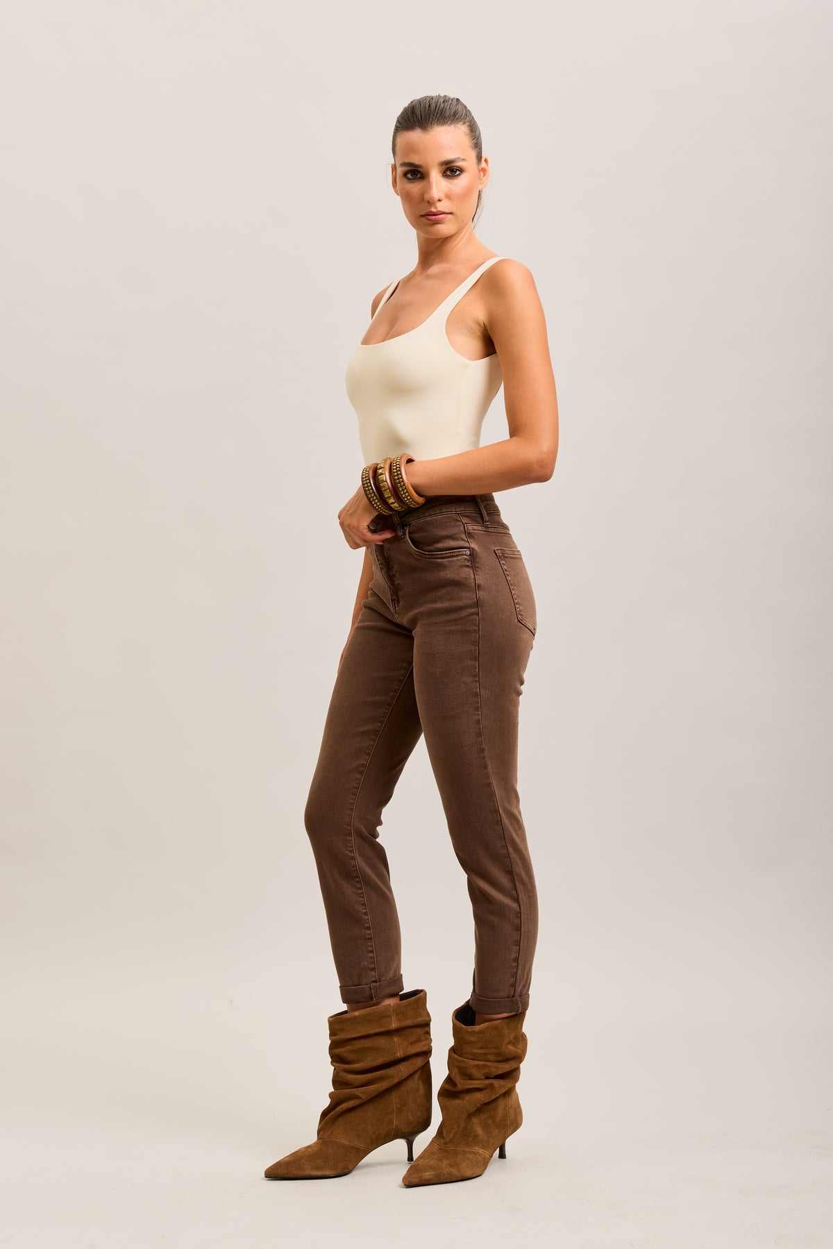 Pantalones vaqueros estilo boyfriend de denim elástico con puños minimalistas Toxik3