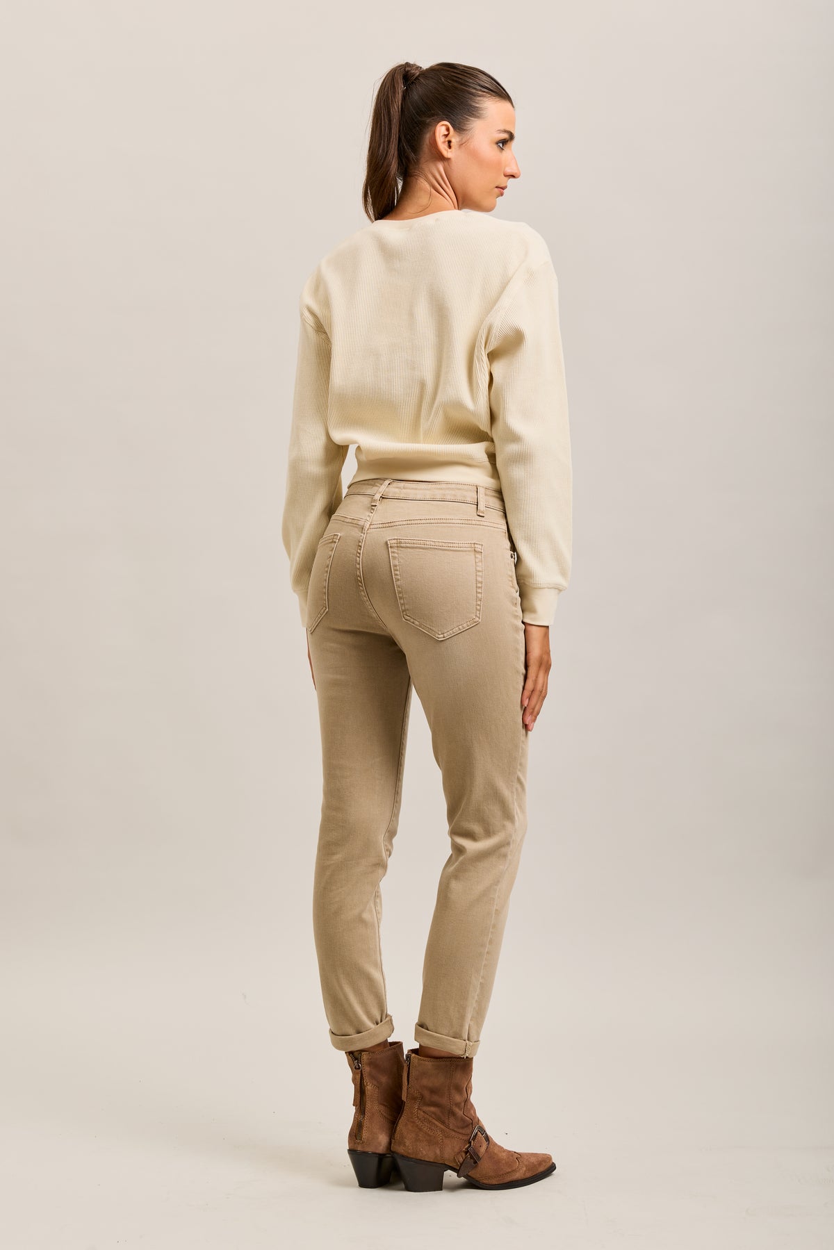 Pantalones vaqueros estilo boyfriend de denim elástico con puños minimalistas Toxik3