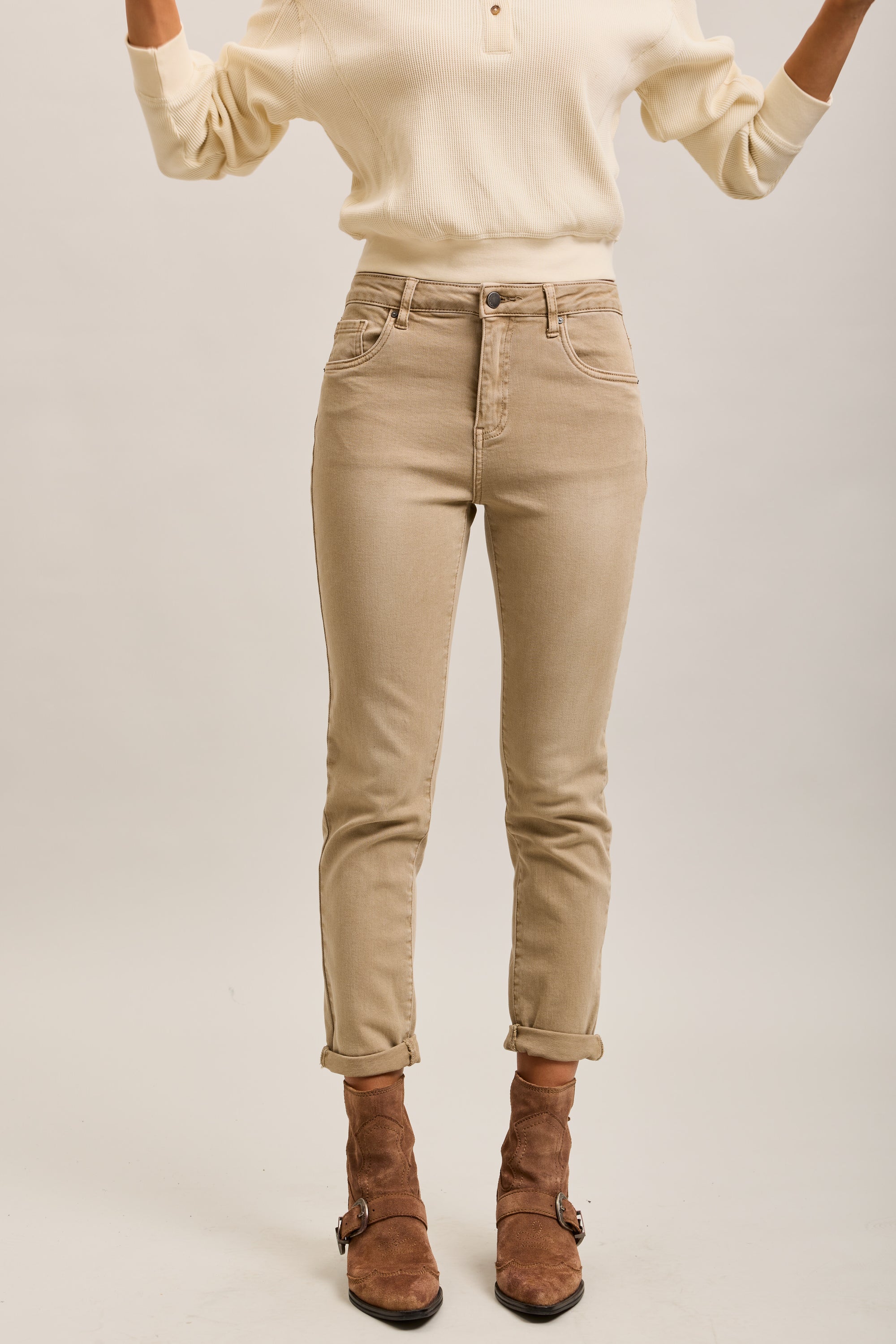 Pantalones vaqueros estilo boyfriend de denim elástico con puños minimalistas Toxik3