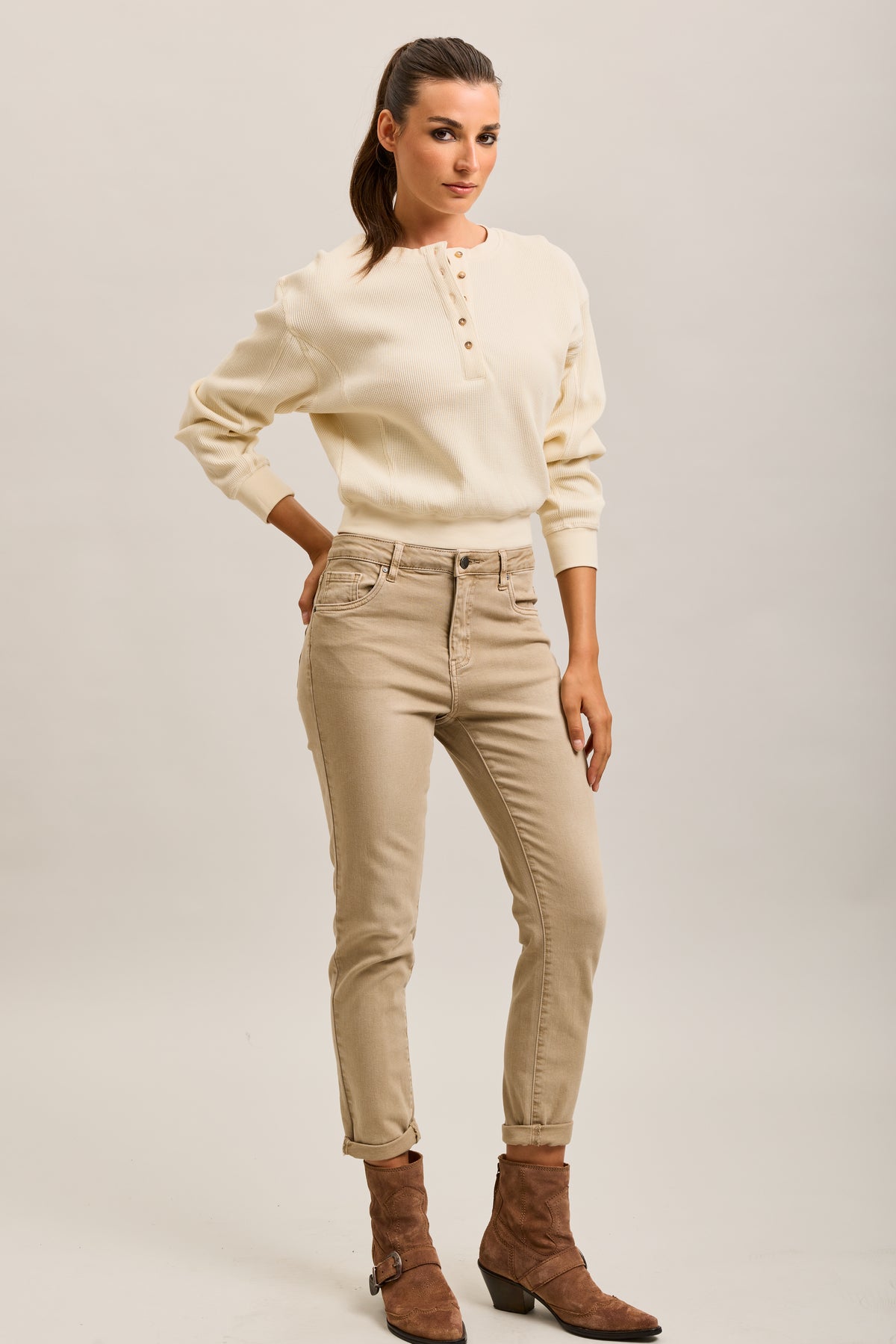 Pantalones vaqueros estilo boyfriend de denim elástico con puños minimalistas Toxik3