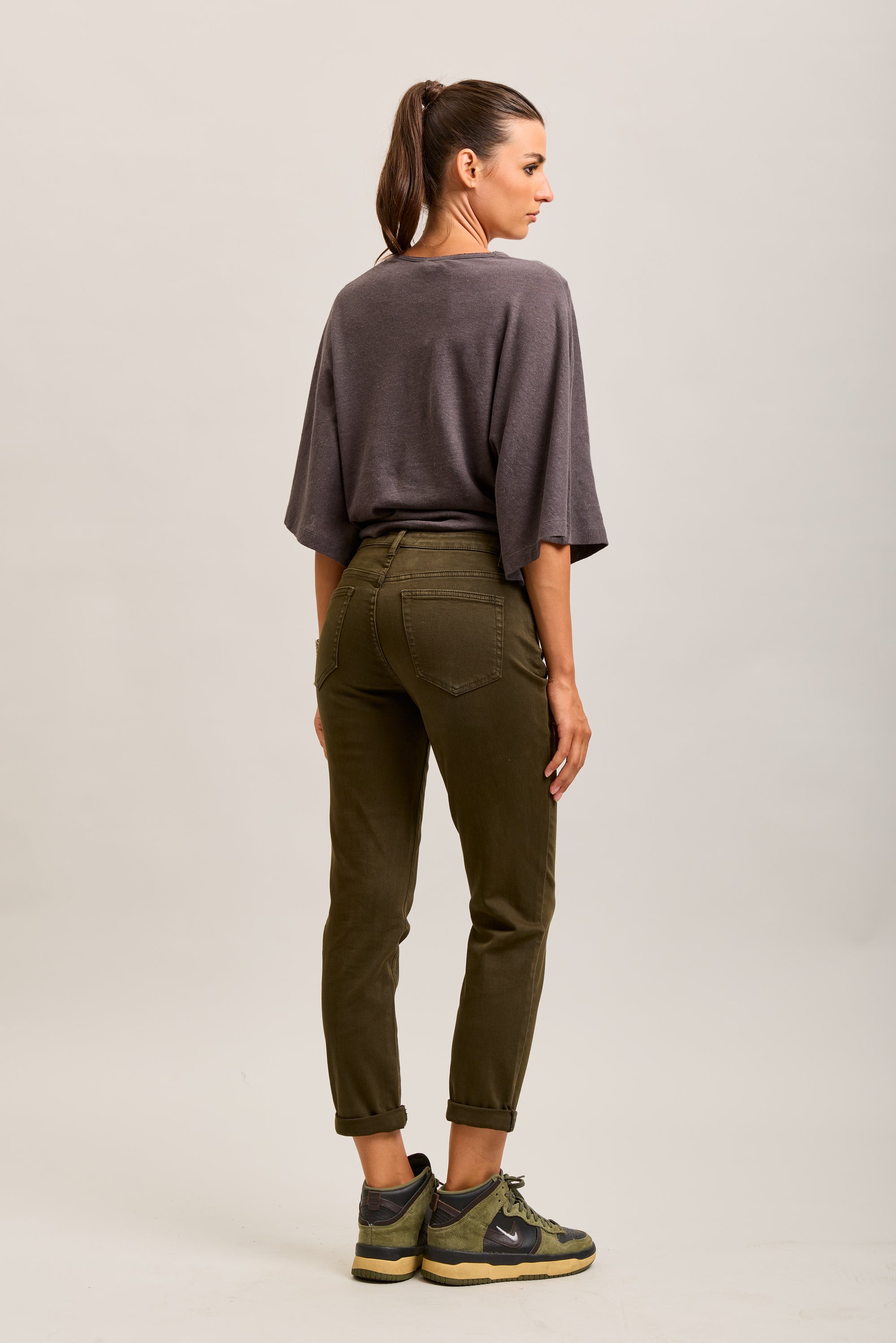 Pantalones vaqueros estilo boyfriend de denim elástico con puños minimalistas Toxik3