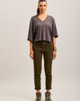 Pantalones vaqueros estilo boyfriend de denim elástico con puños minimalistas Toxik3
