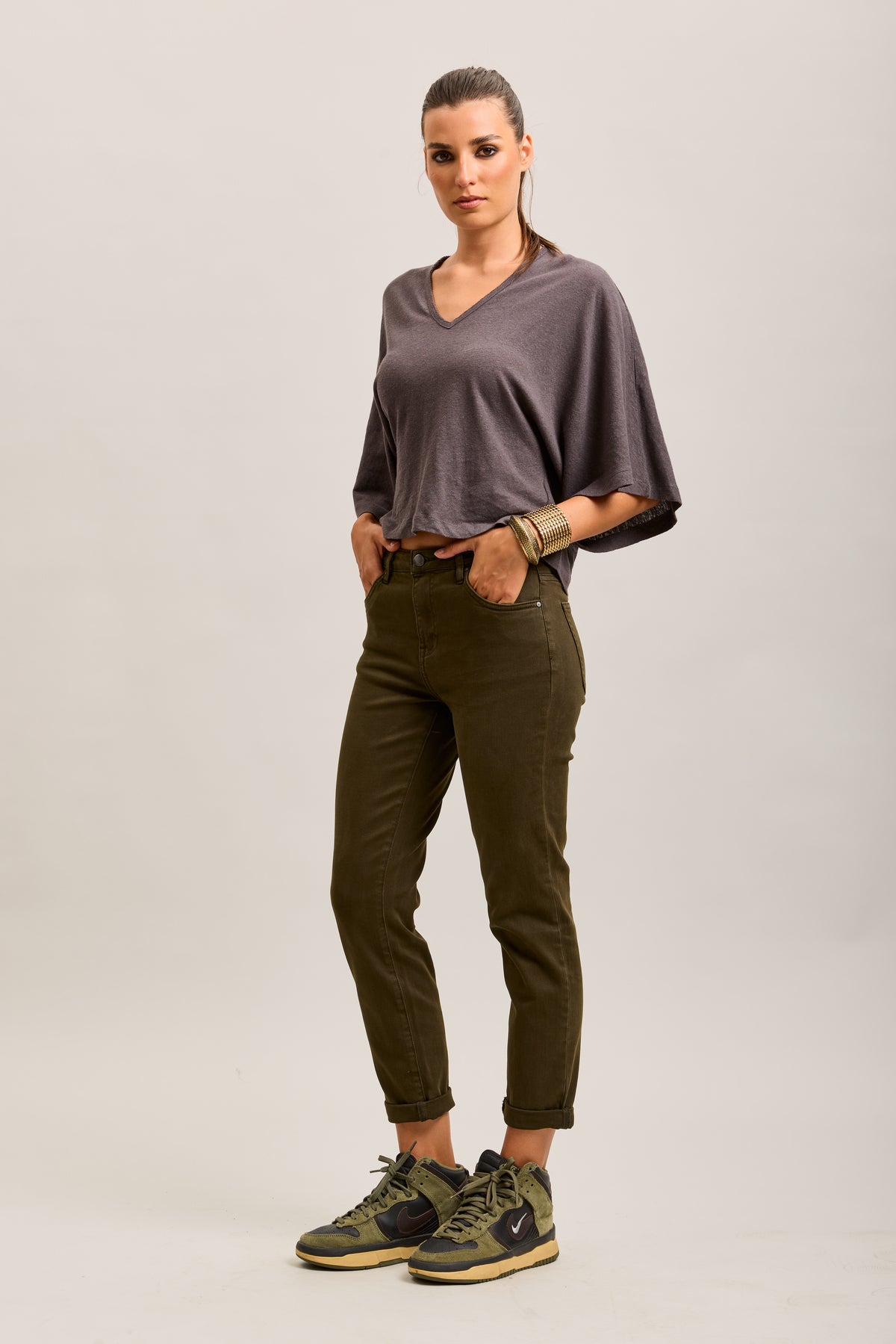 Pantalones vaqueros estilo boyfriend de denim elástico con puños minimalistas Toxik3