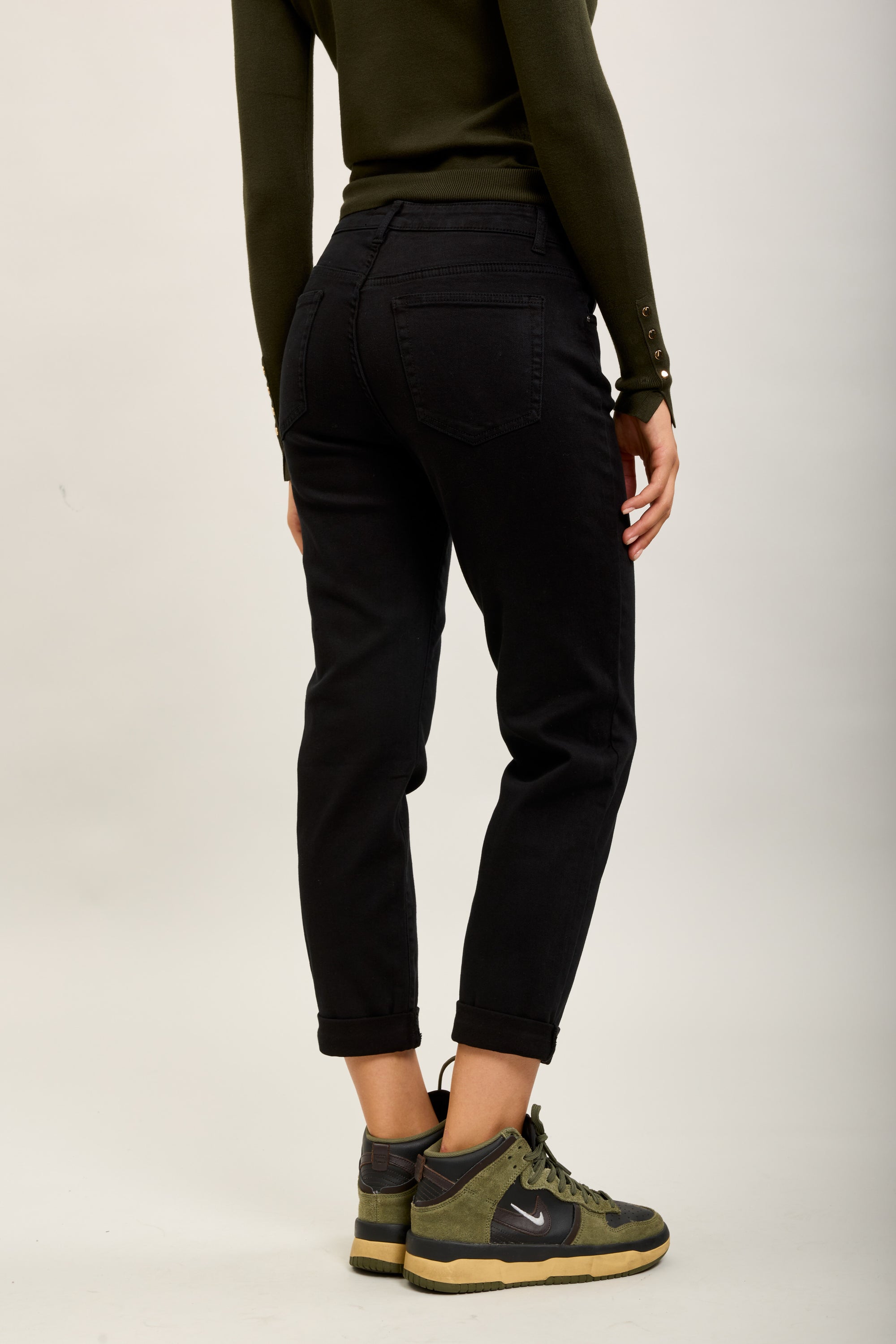 Pantalones vaqueros estilo boyfriend de denim elástico con puños minimalistas Toxik3