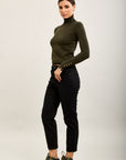 Pantalones vaqueros estilo boyfriend de denim elástico con puños minimalistas Toxik3