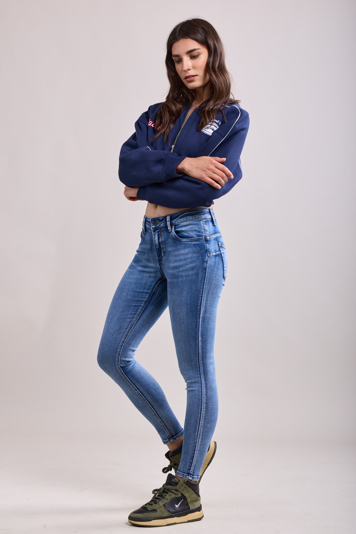 pantalones vaqueros tipo jogg con push up Toxik3 Tamaño bajo