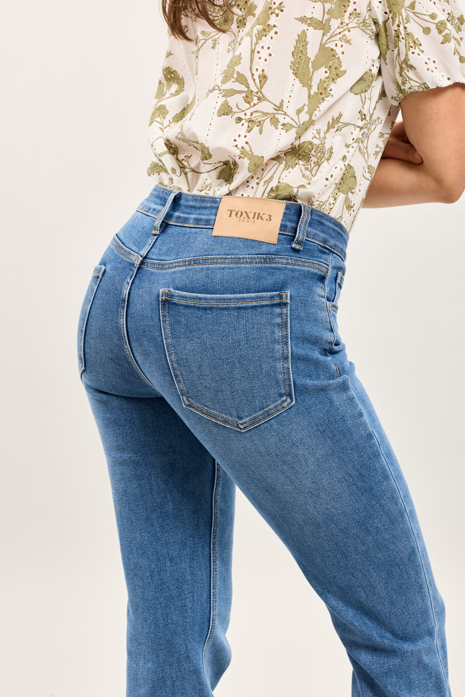 Toxik3 uitlopende stretch bootcut jeansbroek