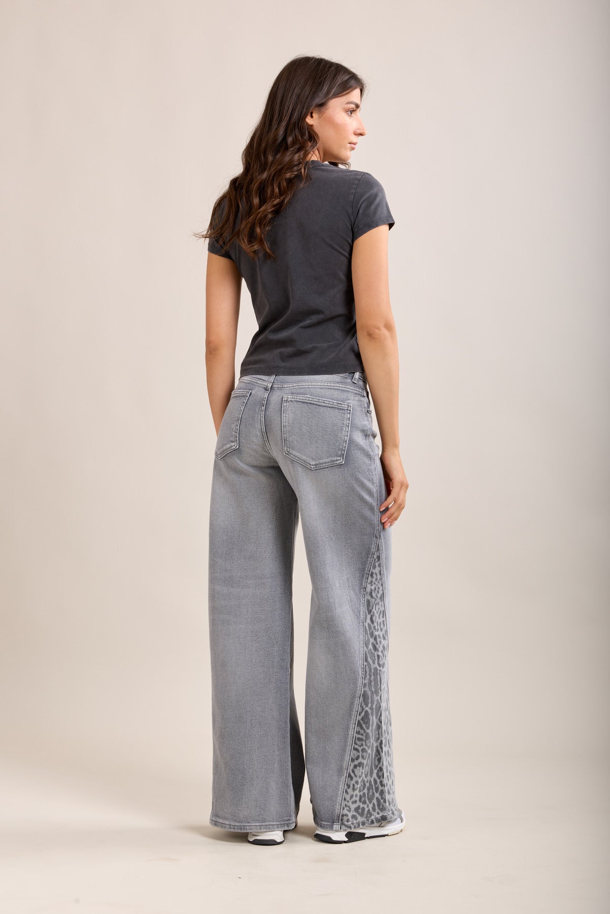 TOXIK3 Jean Extra Weitgrau Details Leopard