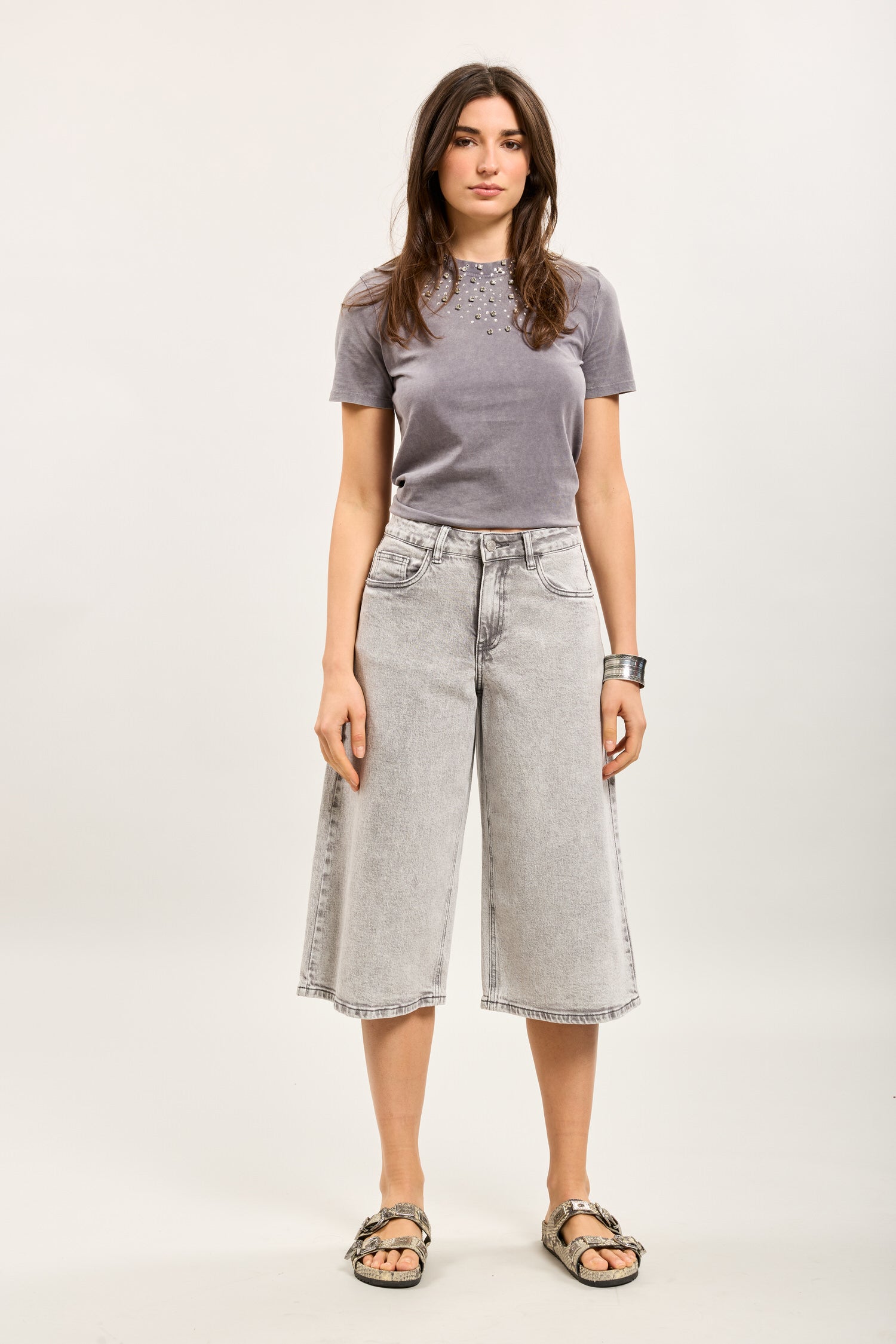 Raw blue low-rise Bermuda shorts