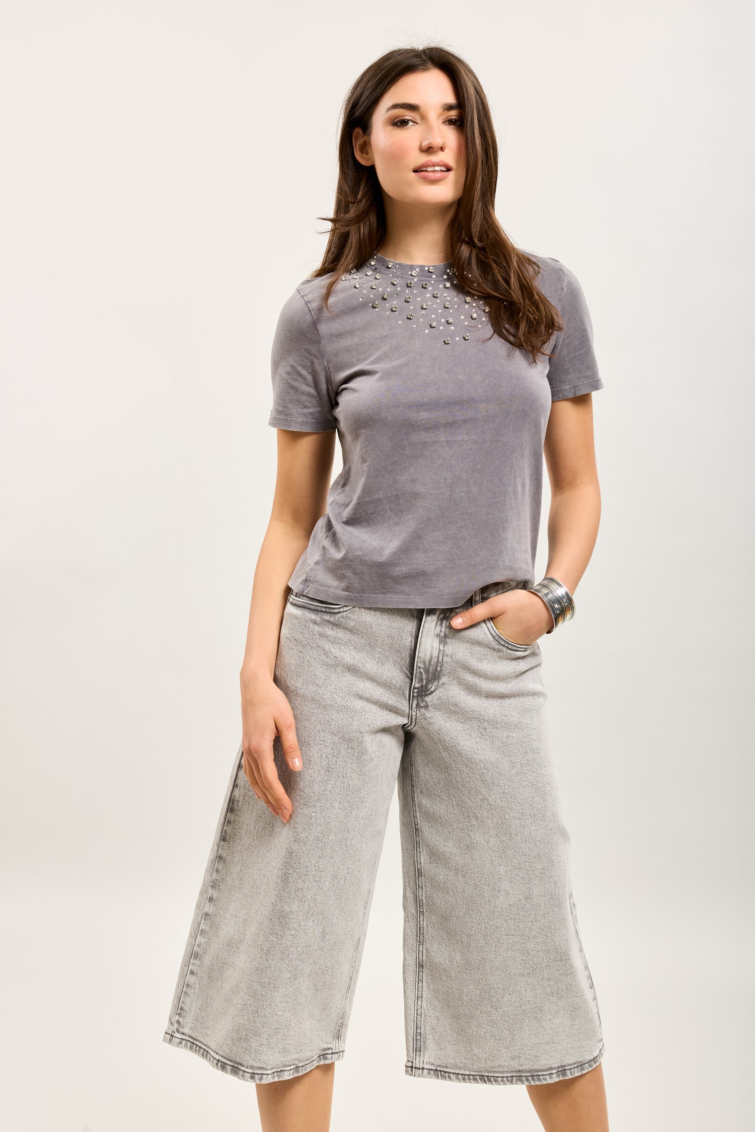 Raw blue low-rise Bermuda shorts