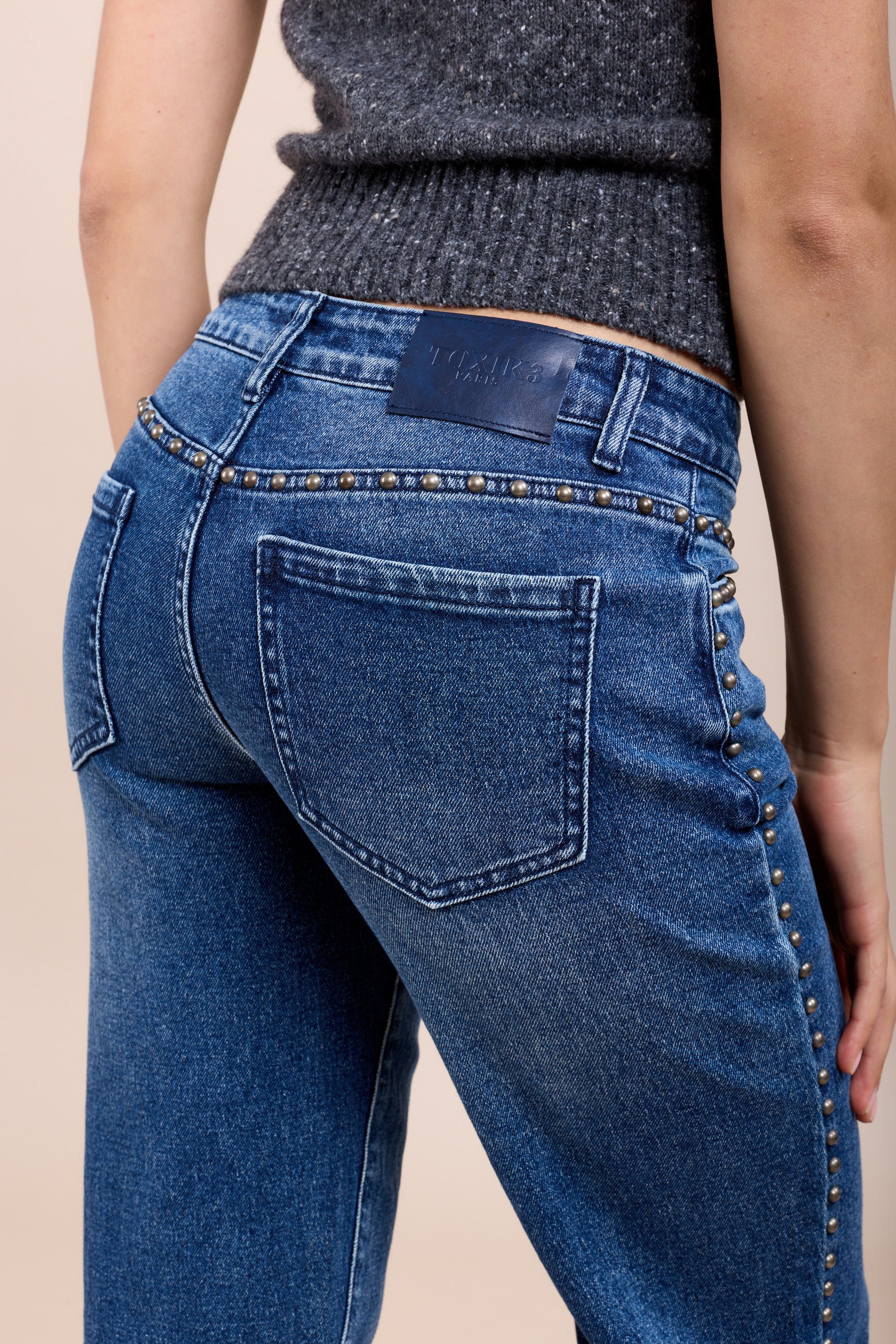 Toxik3 pantalon jean stretch droit détails clous