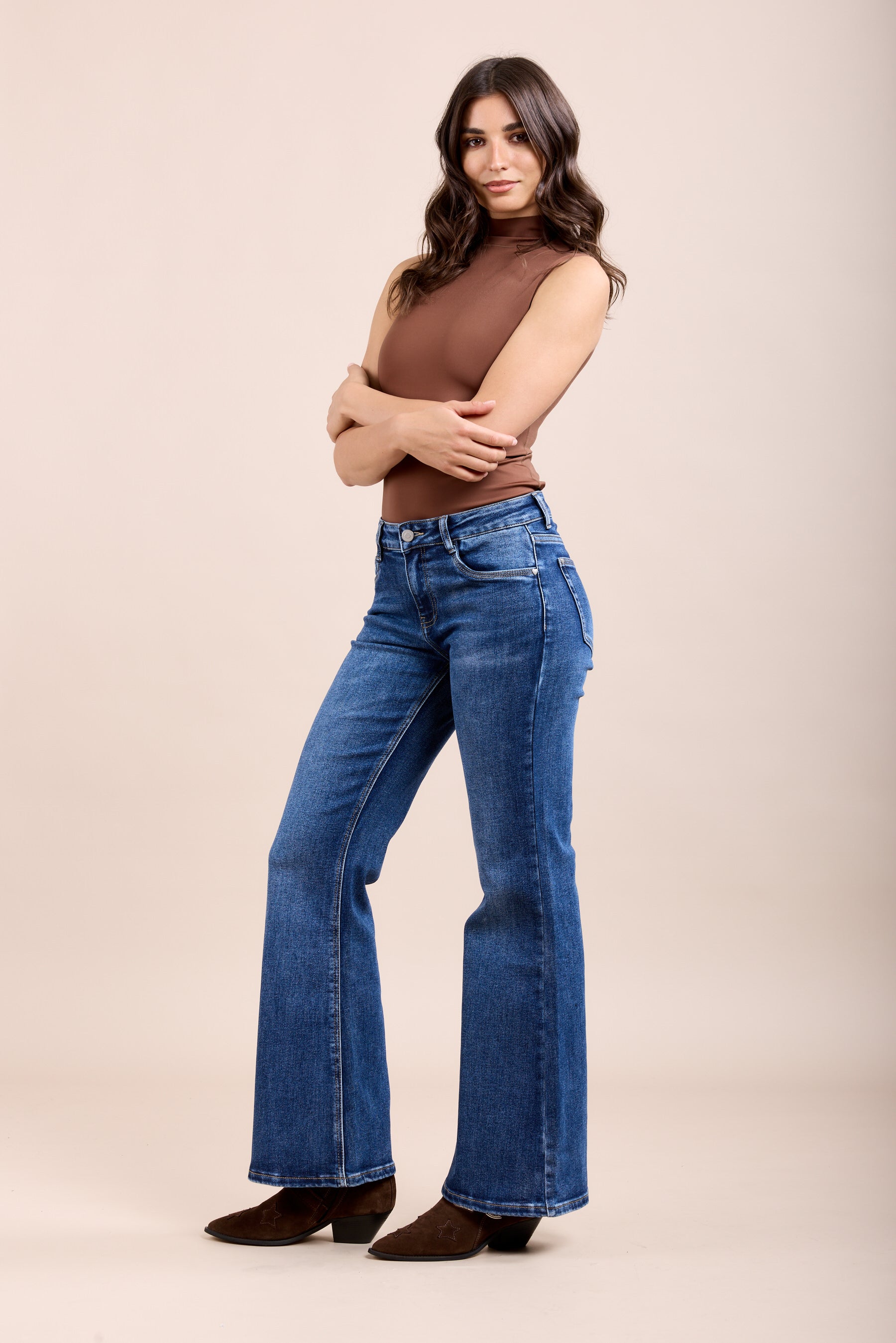 Toxik3 Bootcut-Stretch-Jeanshose mit metallischen Herztaschen