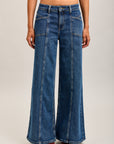 Weite Stretch-Jeanshose von Toxik3 mit Ausschnitten und Taschen