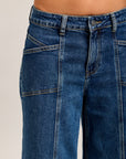 Weite Stretch-Jeanshose von Toxik3 mit Ausschnitten und Taschen