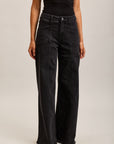 Weite Stretch-Jeanshose von Toxik3 mit Ausschnitten und Taschen