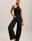 Weite Stretch-Jeanshose von Toxik3 mit Ausschnitten und Taschen