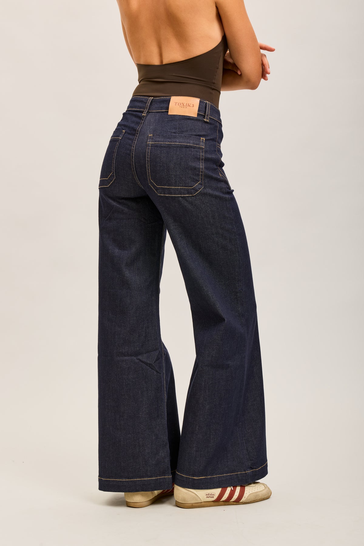 Toxik3 pantalon jean stretch wide surpiqûre jaune