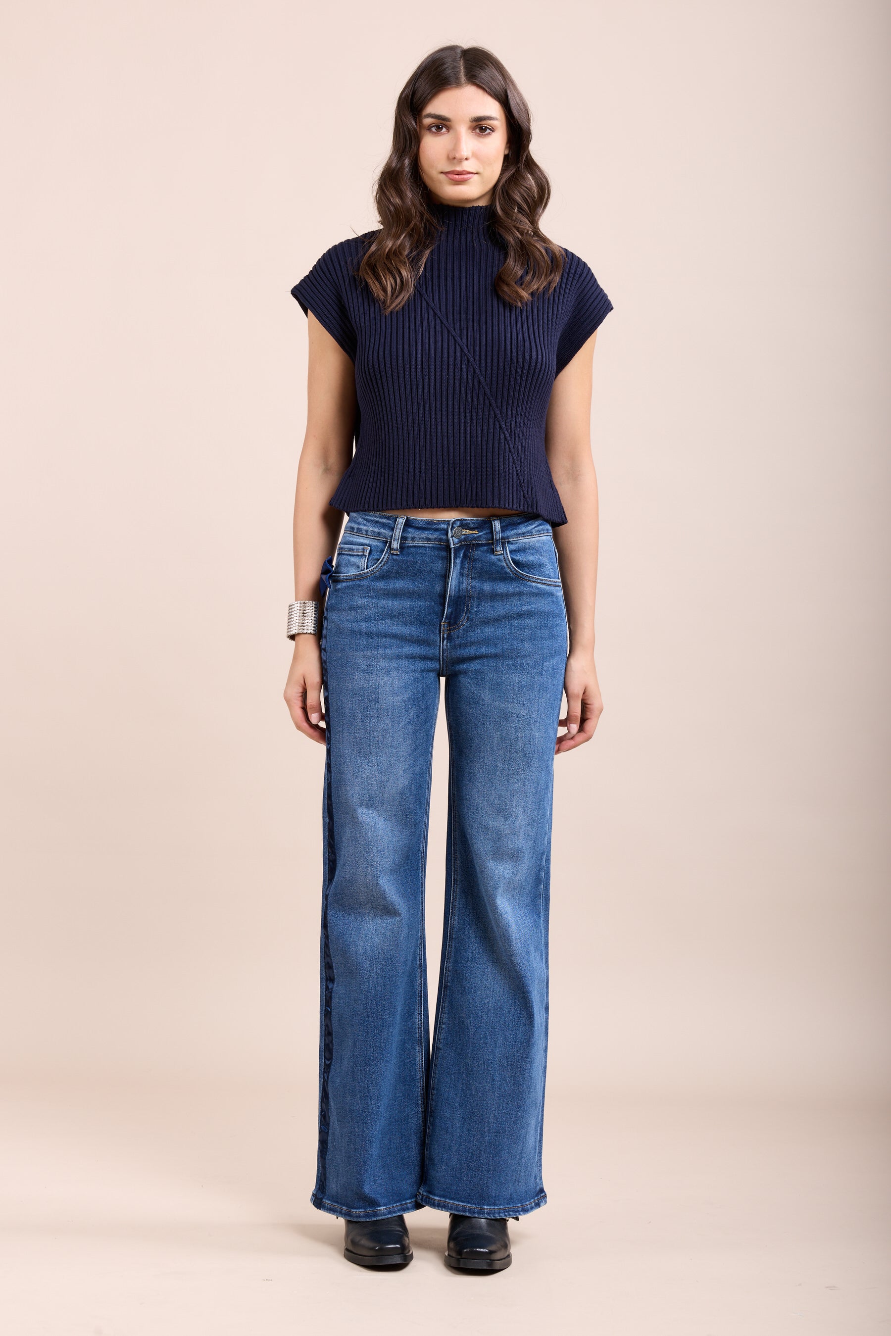 Toxik3 weite Stretch-Jeanshose mit Banddetails