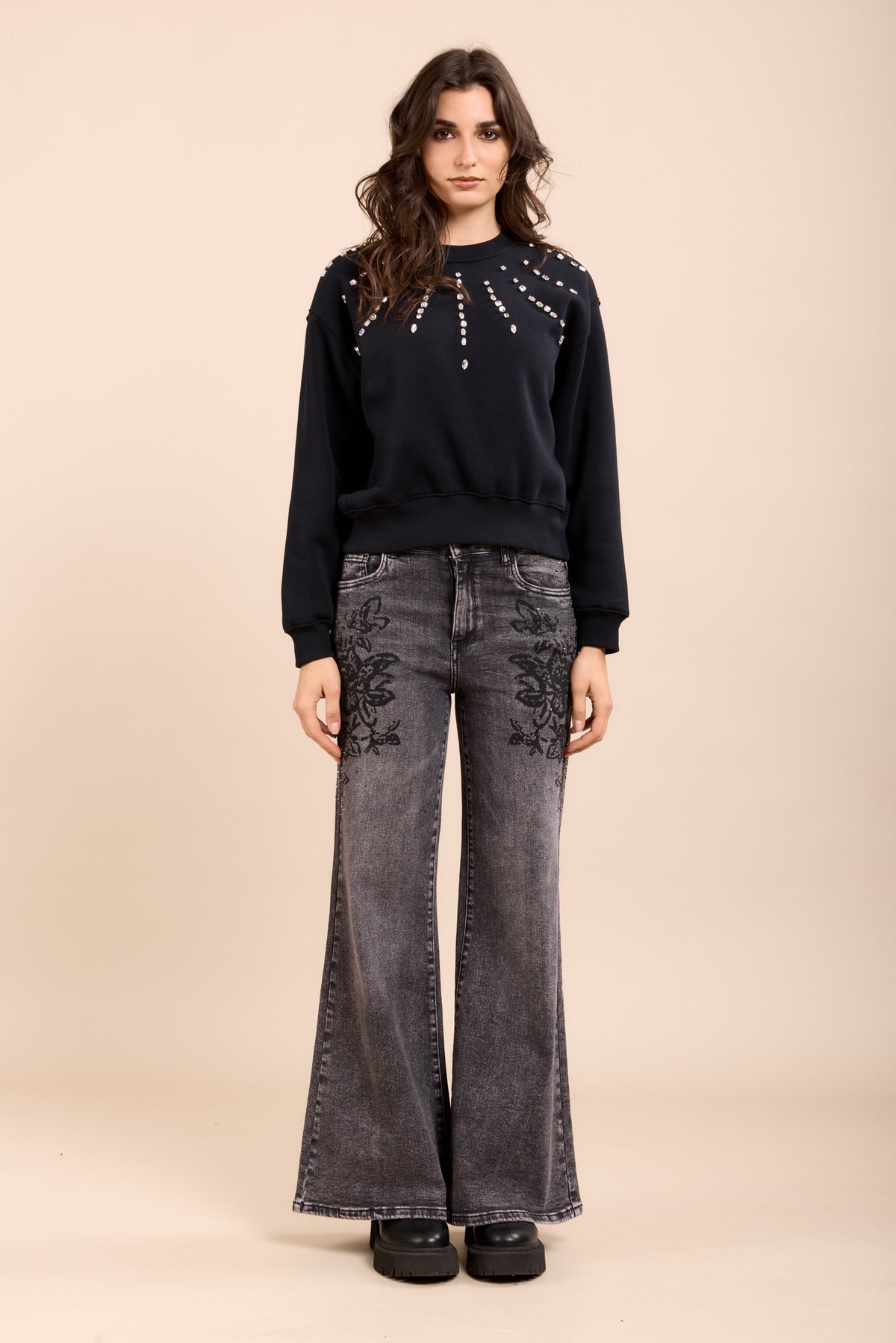 Toxik3 Bootcut-Stretch-Jeanshose mit Strasssteinen und Blumenmustern