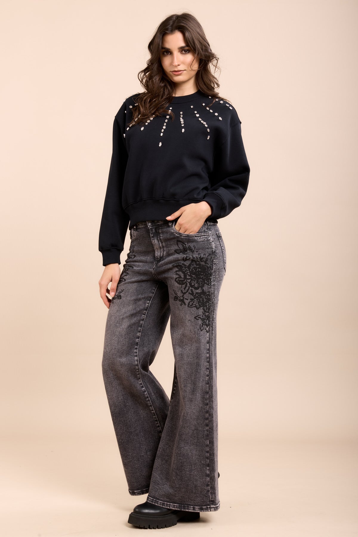 Toxik3 Bootcut-Stretch-Jeanshose mit Strasssteinen und Blumenmustern