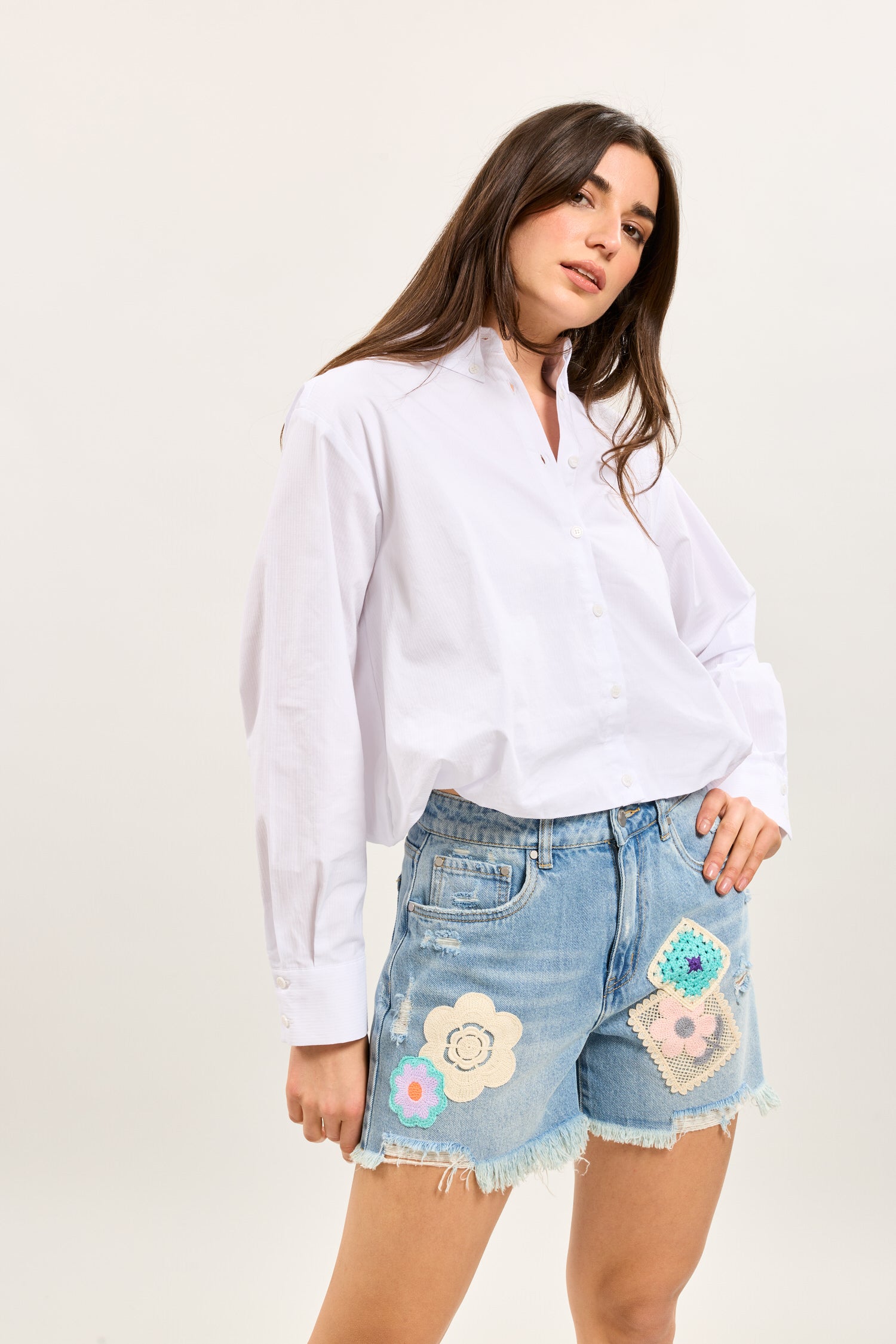 Toxik3 short jean effiloché motifs crochets