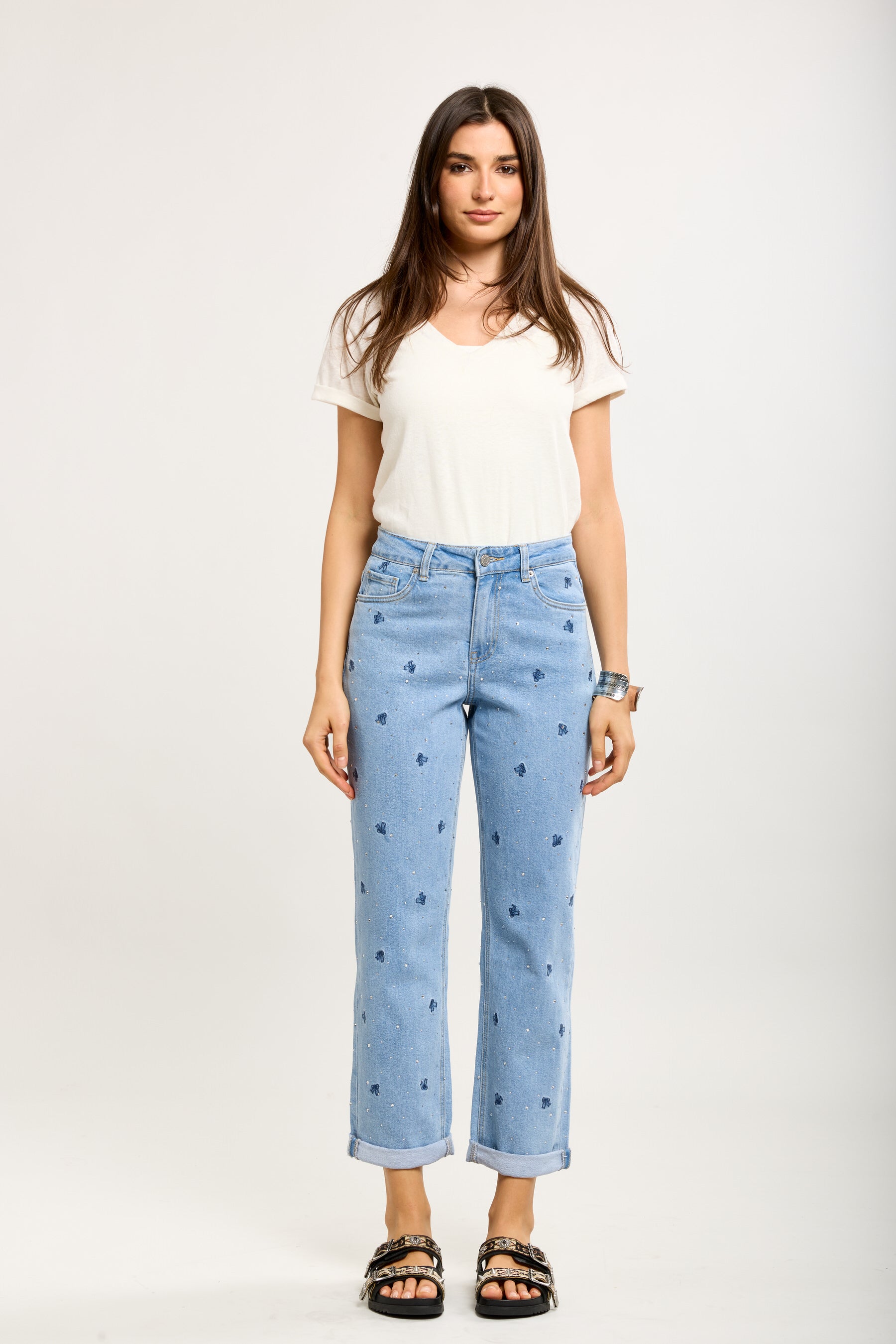 Toxik3 Mom-Hose aus Stretch-Denim mit Strasssteinen und Schleifenstickerei