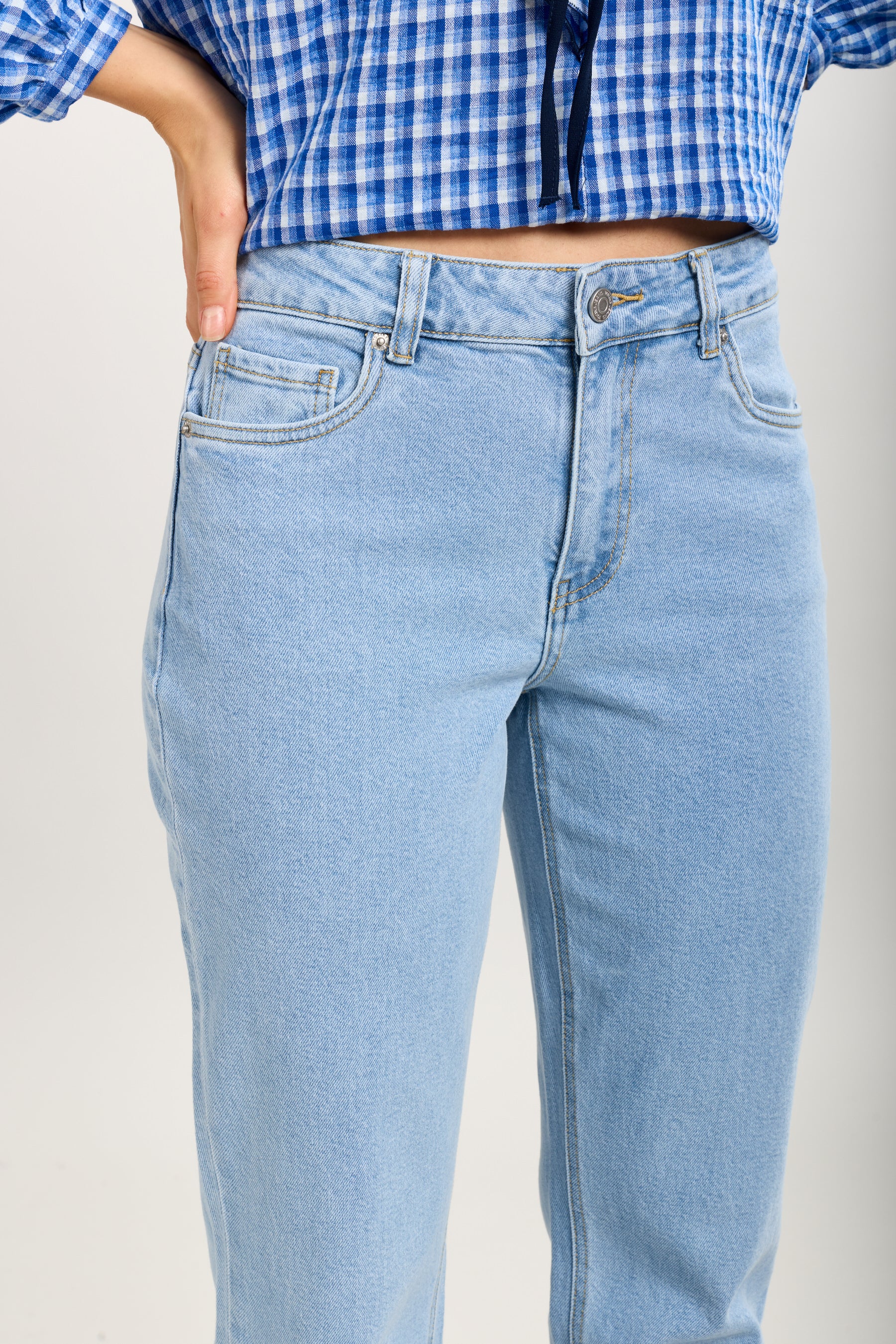 Toxik3 mombroek van stretchdenim met manchetten