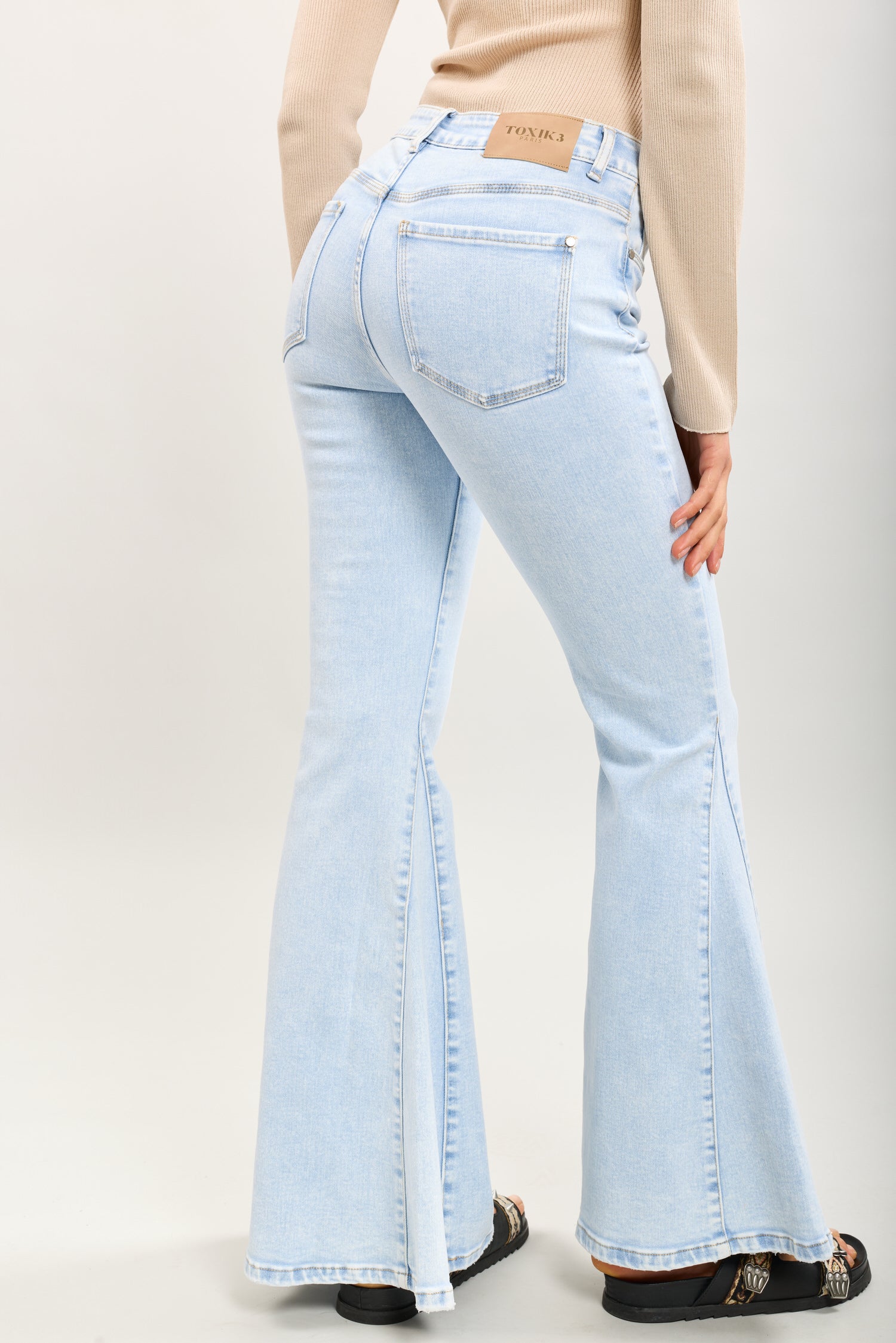 Toxik3 geribbelde flare-jeansbroek met stretch