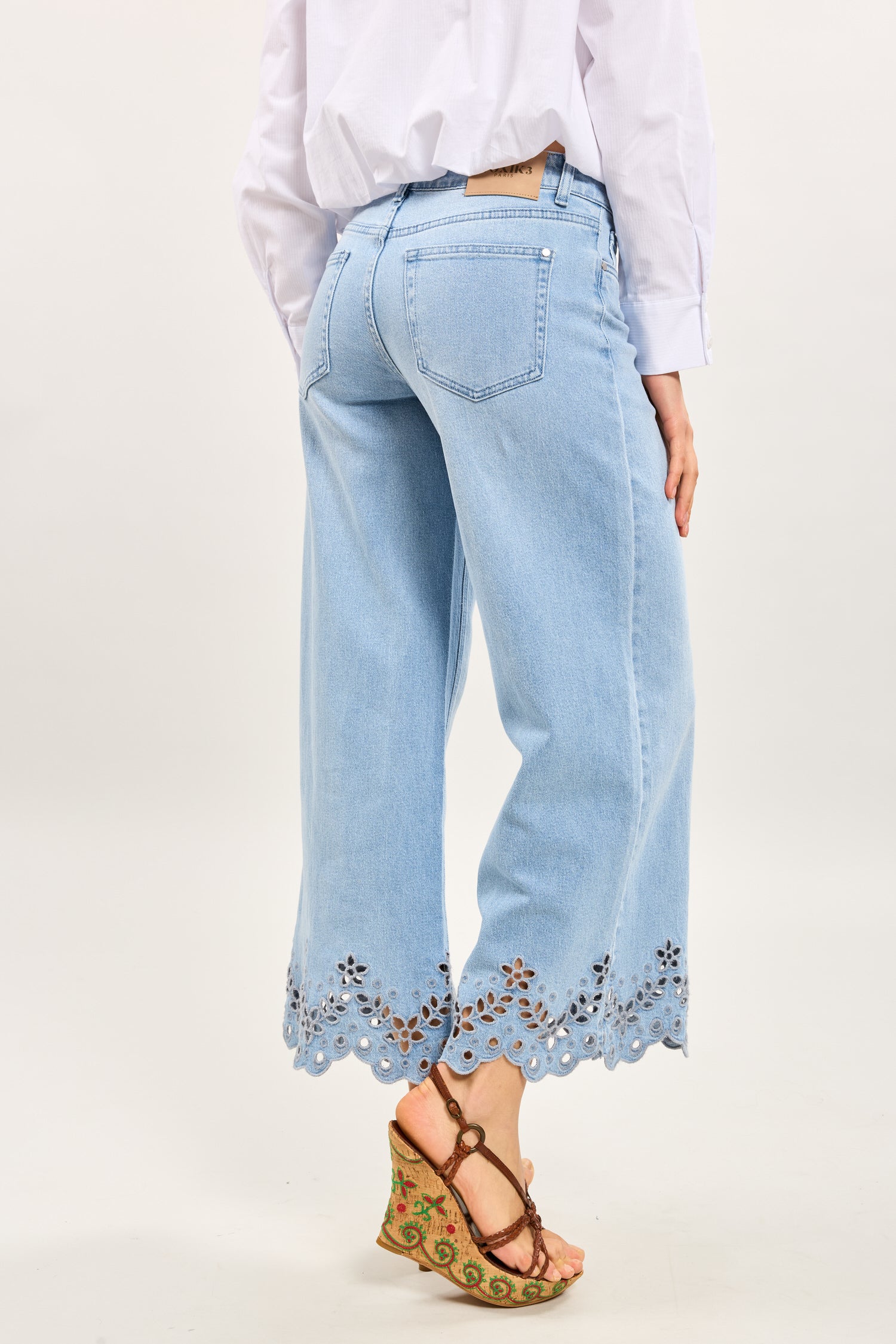 Toxik3 pantalon jean stretch wide ourlets brodés motifs floraux