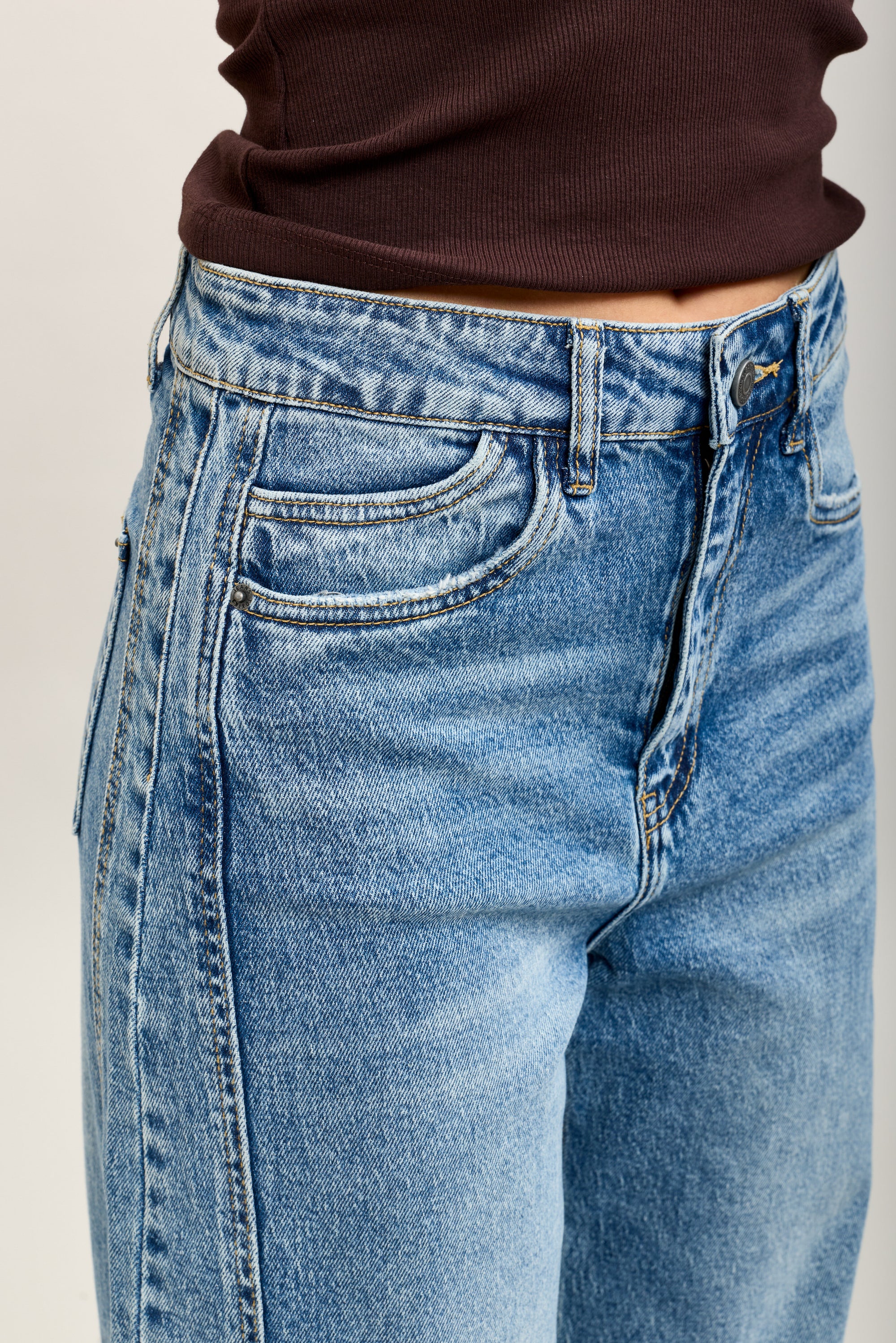 Kurz geschnittene Ballon-Jeanshose aus Stretch-Denim von Toxik3