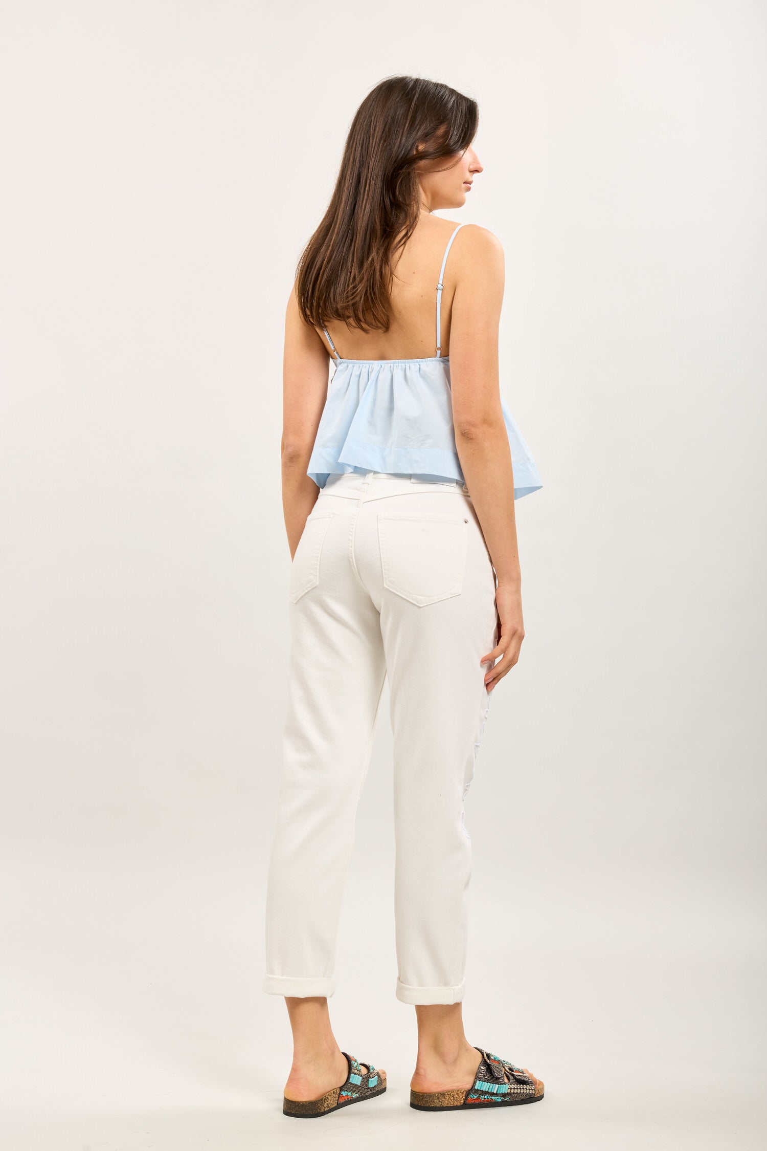 Toxik3 pantalon jean mom détails motifs fleurs brodés