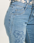 Toxik3 pantalon jean mom détails motifs fleurs brodés