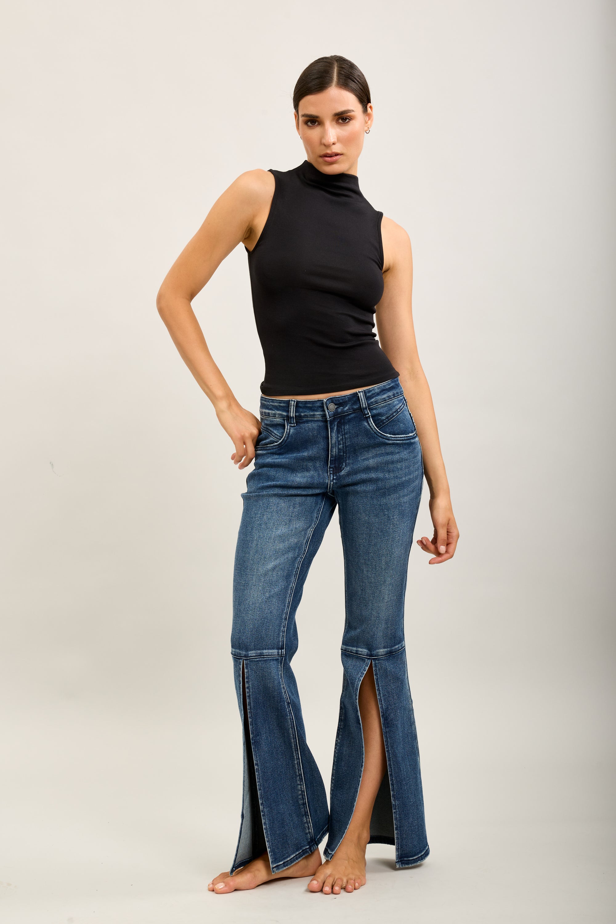 Pantalones vaqueros bootcut de denim elástico Toxik3 con aberturas