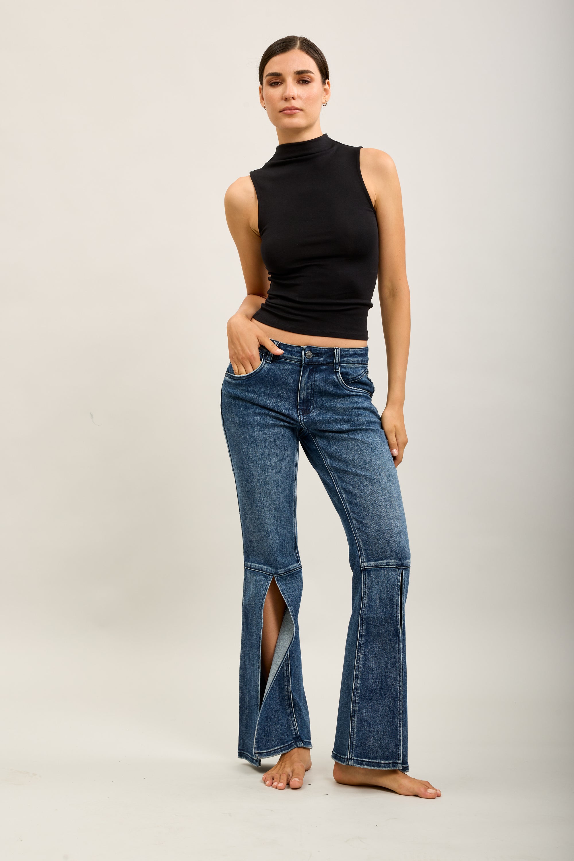 Pantalones vaqueros bootcut de denim elástico Toxik3 con aberturas
