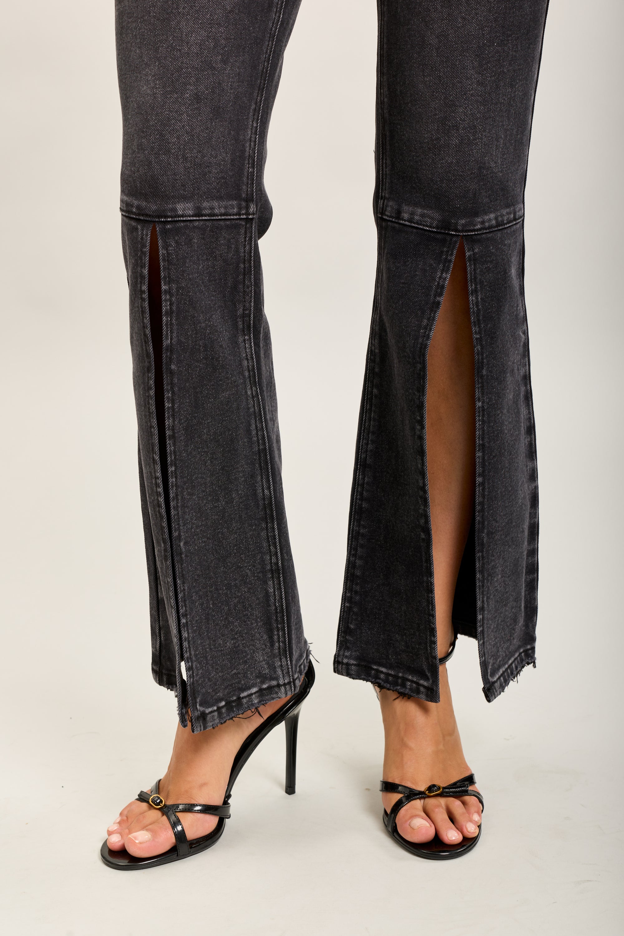 Pantalones vaqueros bootcut de denim elástico Toxik3 con aberturas