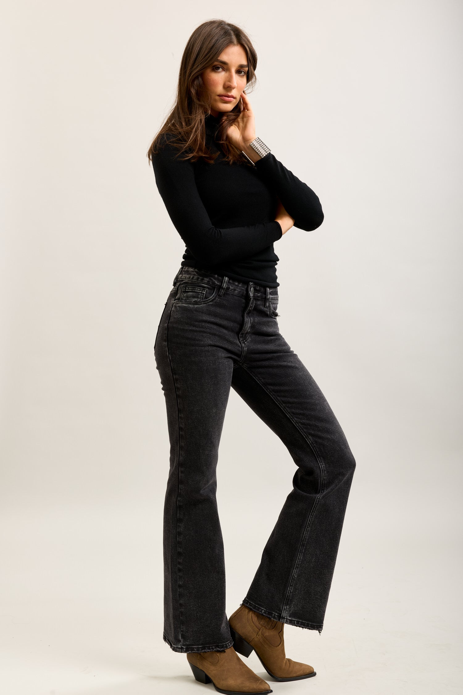 Toxik3 Bootcut-Jeanshose aus Stretch-Denim mit abgesteppten Taschen