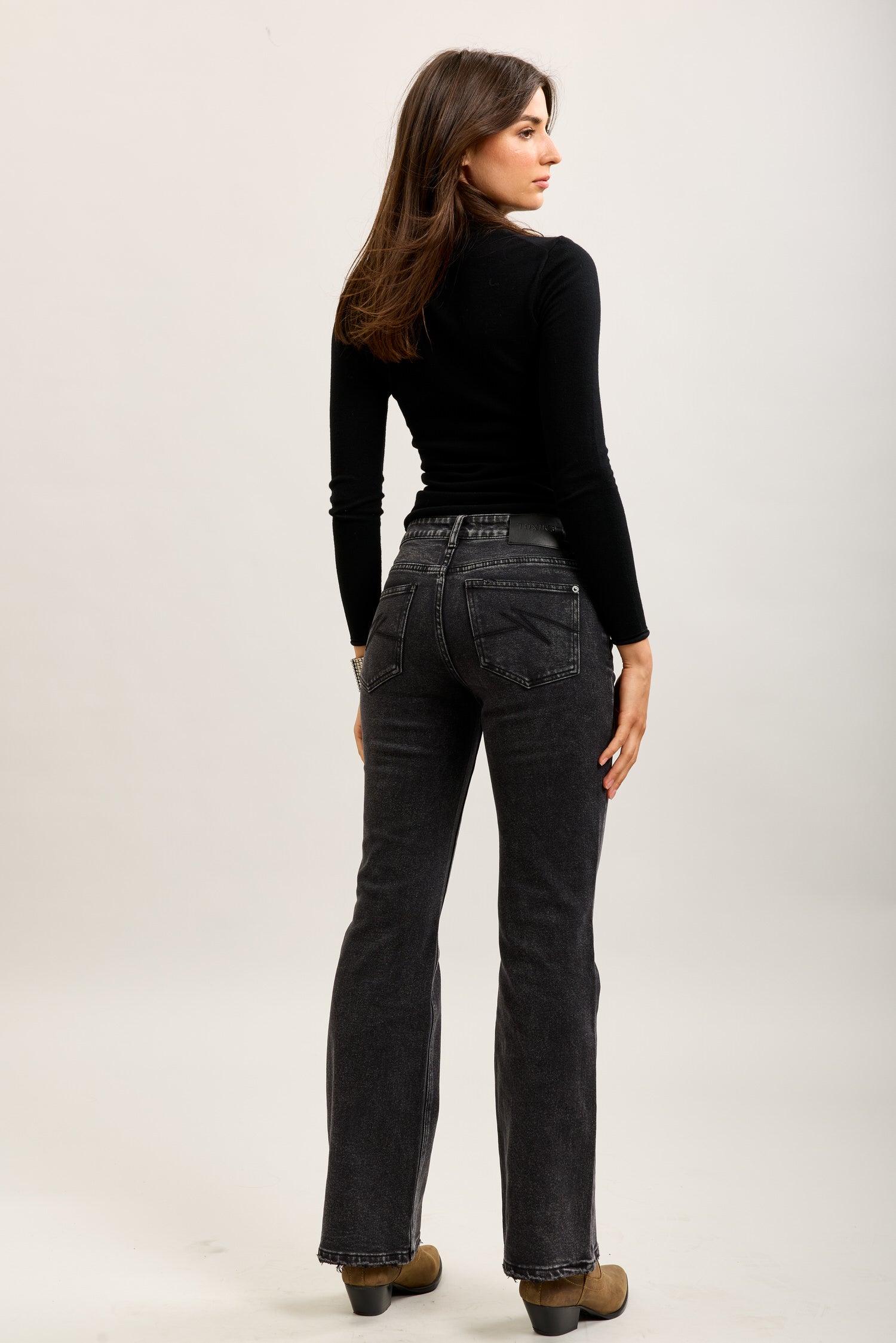 Toxik3 Bootcut-Jeanshose aus Stretch-Denim mit abgesteppten Taschen