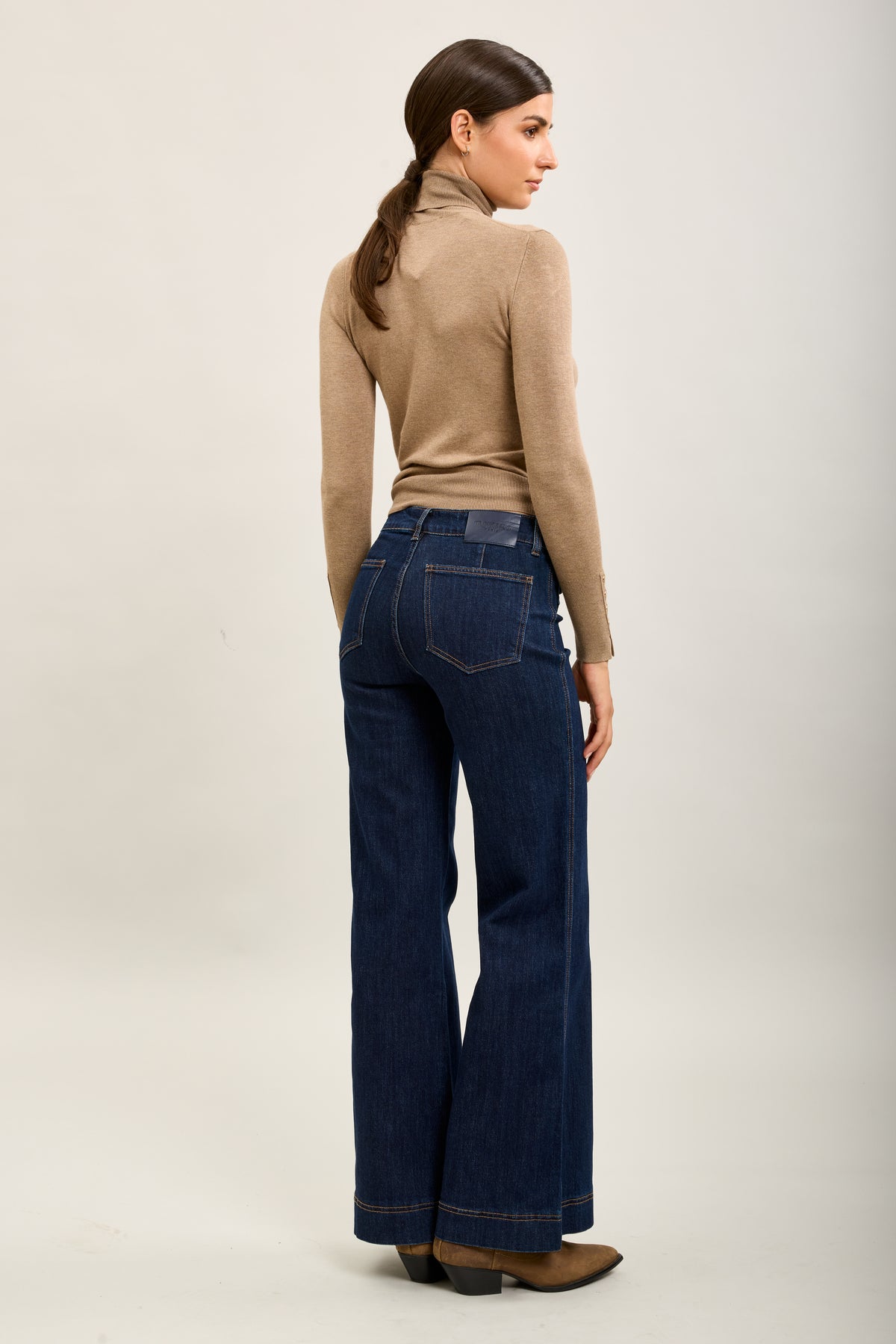 Toxik3 stretch denim flare jeansbroek met zakken met knopen