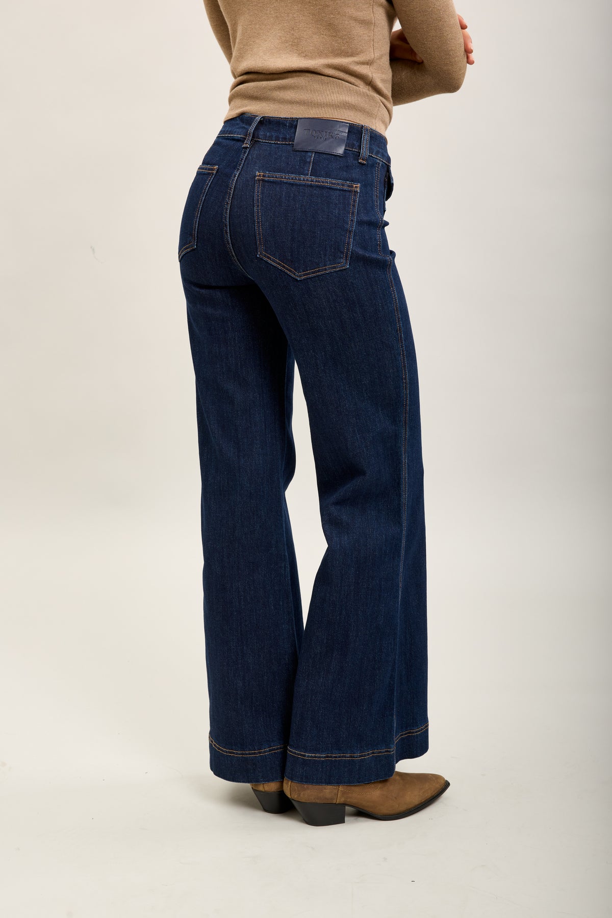 Toxik3 stretch denim flare jeansbroek met zakken met knopen