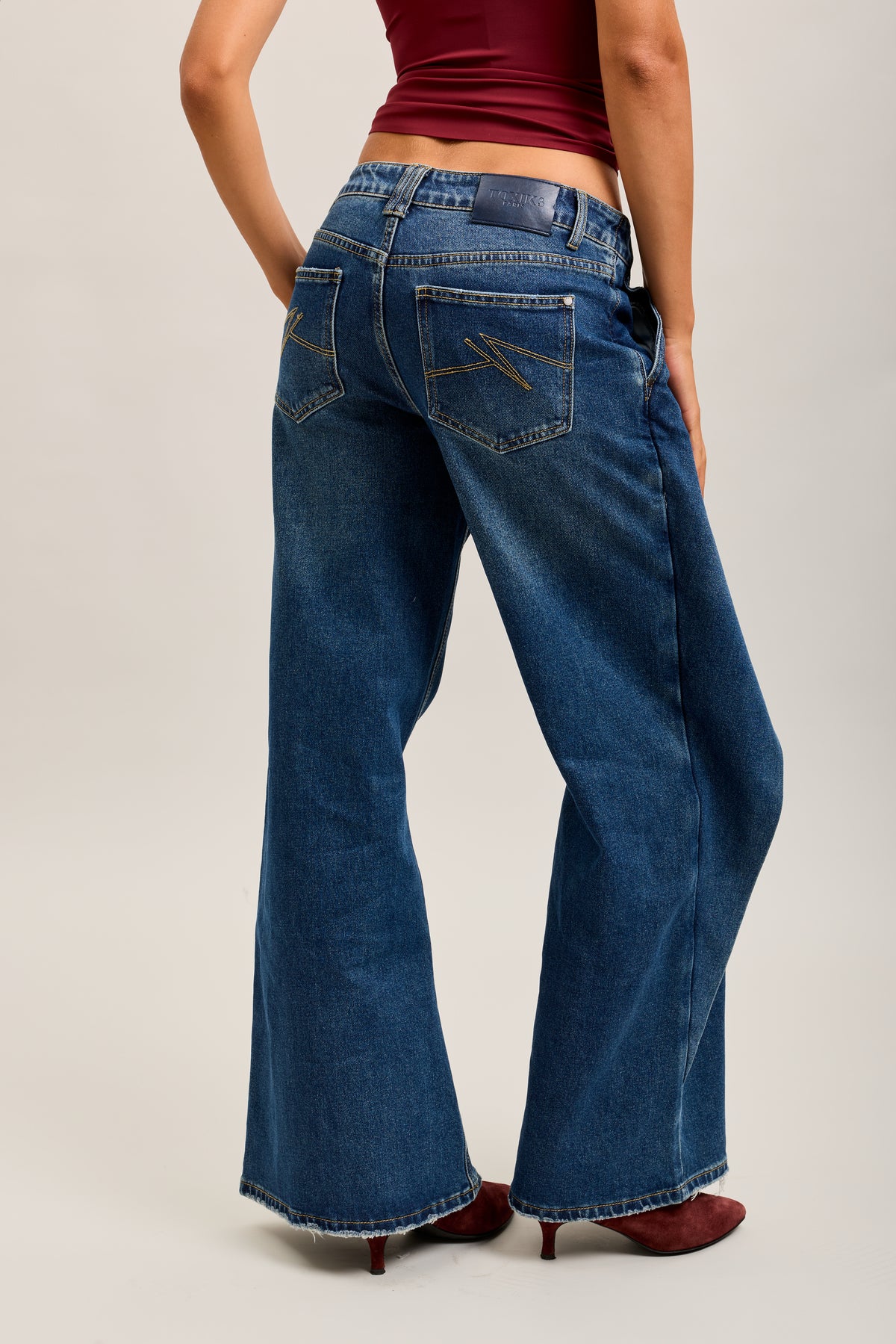Toxik3 pantalones vaqueros extra anchos asimétricos de denim elástico