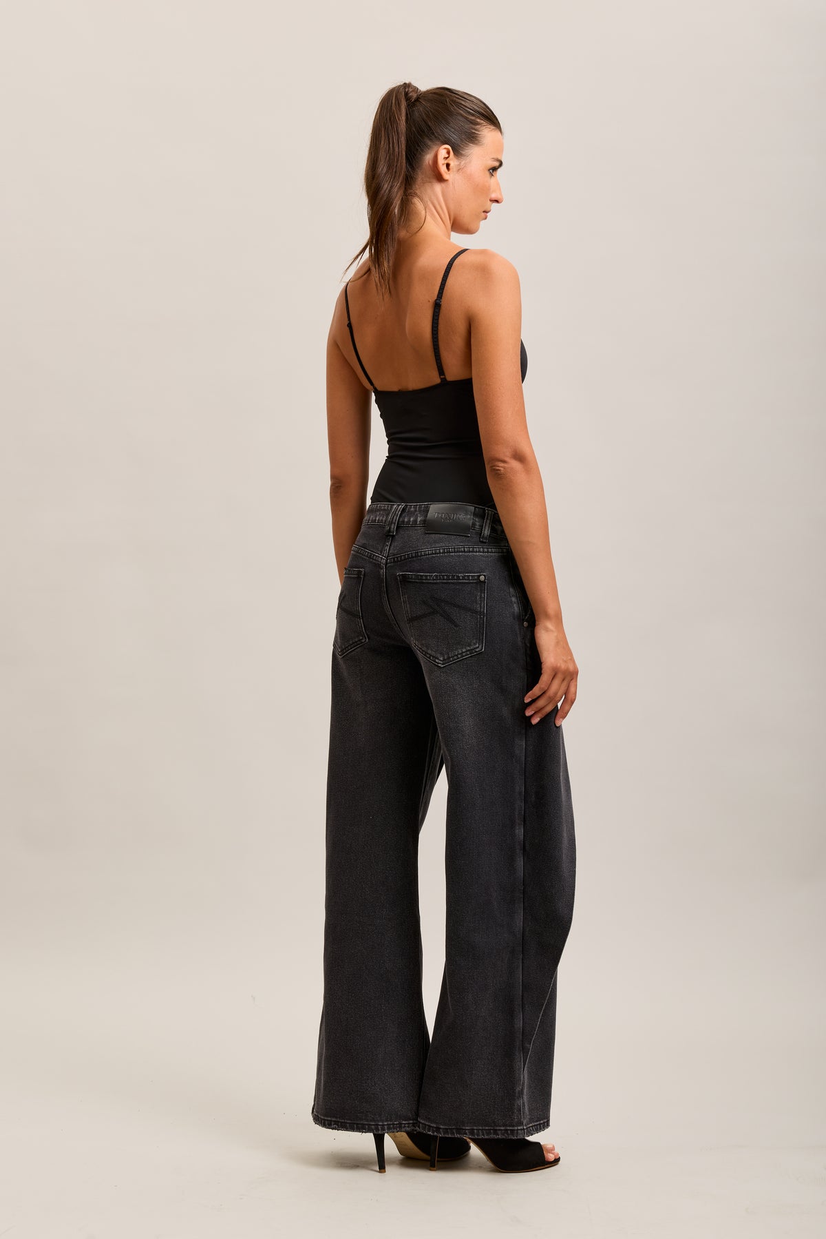 Toxik3 pantalones vaqueros extra anchos asimétricos de denim elástico