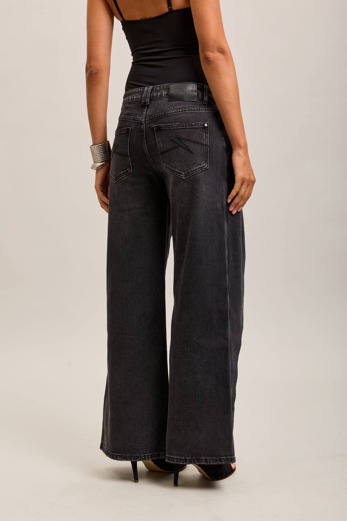 Toxik3 pantalones vaqueros extra anchos asimétricos de denim elástico