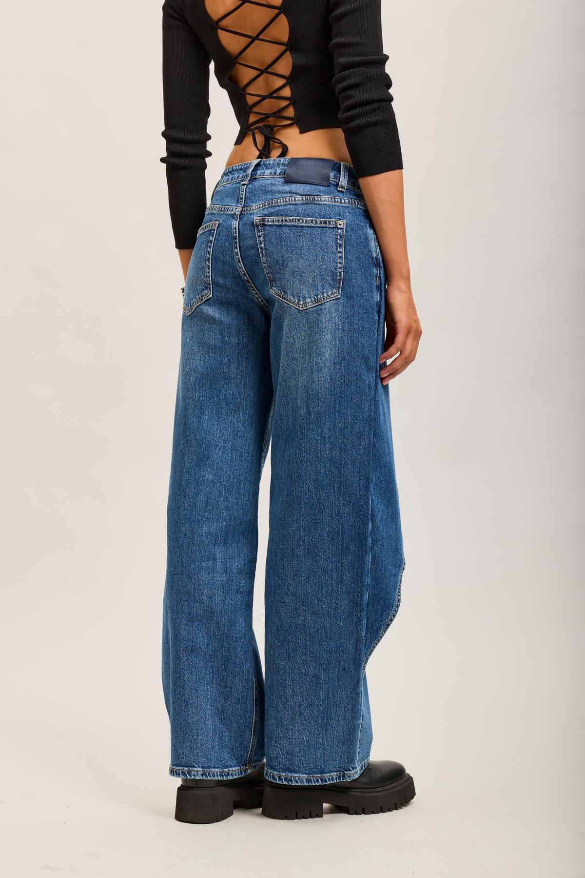 Toxik3 pantalon jean droit Lyocell fermeture asymétrique boutons