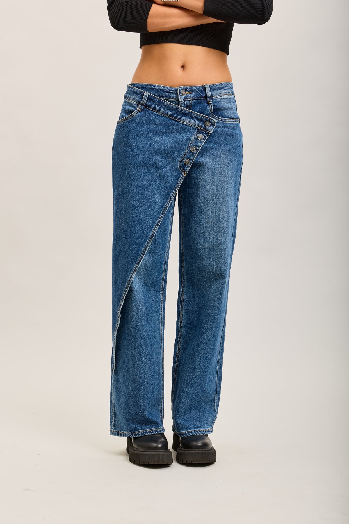 Toxik3 pantalon jean droit Lyocell fermeture asymétrique boutons